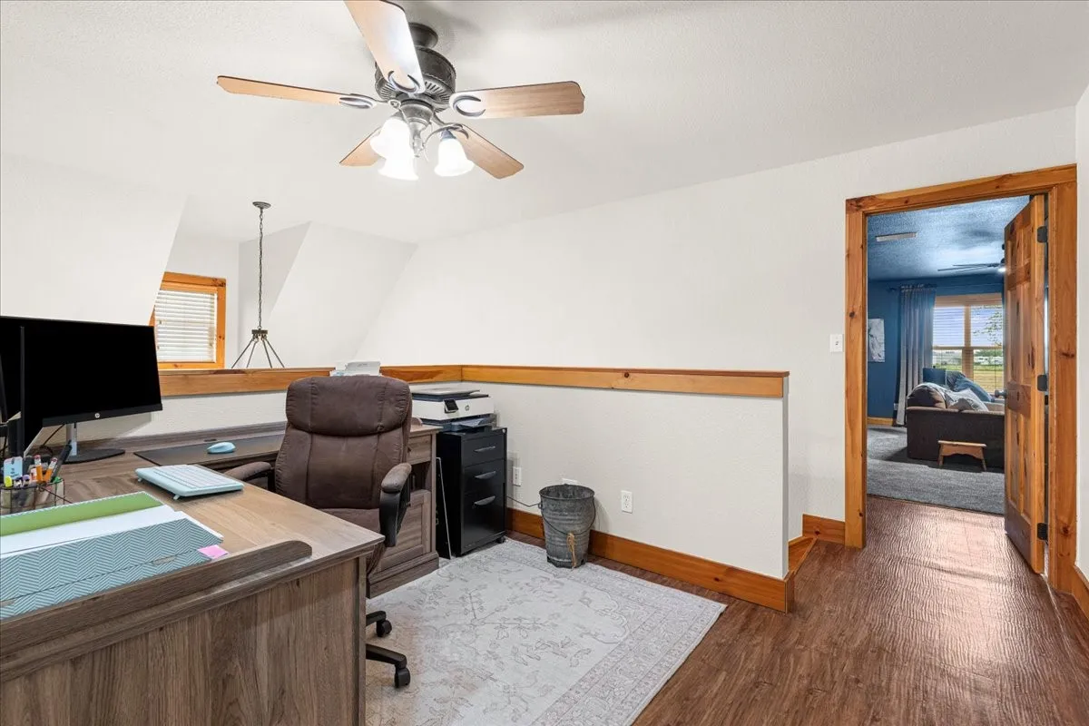 Single Family Residence For Sale in Navarro County , 7303 S US Highway 287, Corsicana, Texas 75109, 4 Bedroom, 4 Bathroom, 3 Garage spaces, 2,936 Sqft, built in 2010, mls#21338126, Real Estate Agent in Corsicana, Homes For Sale in Navarro county, Homes For Sale in Corsicana, Realtor in Corsicana Texas, Real Estate Brokerage Independent Realty Texas, Luminita Cordes Realtor
