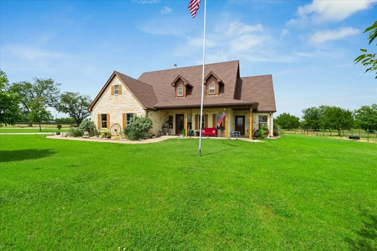 Single Family Residence For Sale in Navarro County , 7303 S US Highway 287, Corsicana, Texas 75109, 4 Bedroom, 4 Bathroom, 3 Garage spaces, 2,936 Sqft, built in 2010, mls#21338126, Real Estate Agent in Corsicana, Homes For Sale in Navarro county, Homes For Sale in Corsicana, Realtor in Corsicana Texas, Real Estate Brokerage Independent Realty Texas, Luminita Cordes Realtor