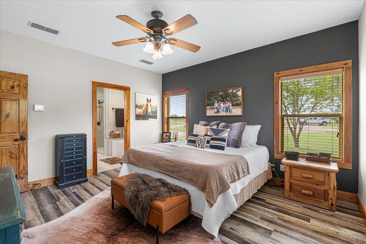 Single Family Residence For Sale in Navarro County , 7303 S US Highway 287, Corsicana, Texas 75109, 4 Bedroom, 4 Bathroom, 3 Garage spaces, 2,936 Sqft, built in 2010, mls#21338126, Real Estate Agent in Corsicana, Homes For Sale in Navarro county, Homes For Sale in Corsicana, Realtor in Corsicana Texas, Real Estate Brokerage Independent Realty Texas, Luminita Cordes Realtor
