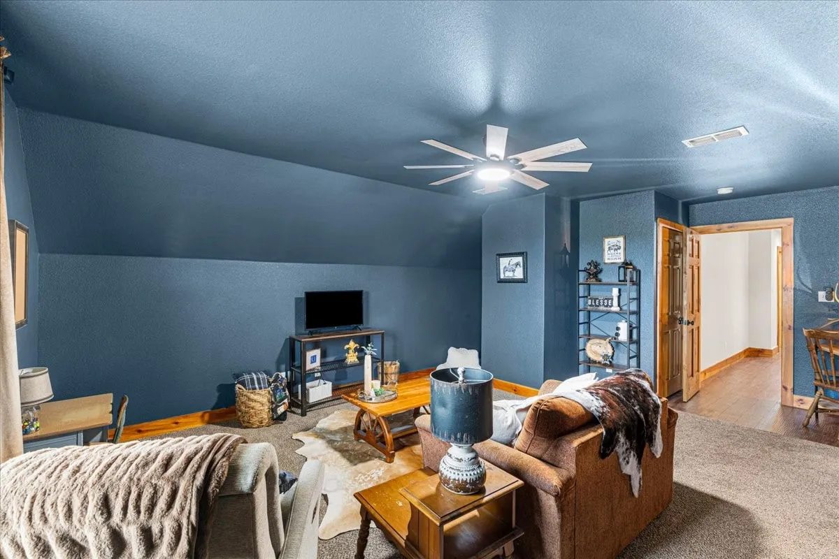 Single Family Residence For Sale in Navarro County , 7303 S US Highway 287, Corsicana, Texas 75109, 4 Bedroom, 4 Bathroom, 3 Garage spaces, 2,936 Sqft, built in 2010, mls#21338126, Real Estate Agent in Corsicana, Homes For Sale in Navarro county, Homes For Sale in Corsicana, Realtor in Corsicana Texas, Real Estate Brokerage Independent Realty Texas, Luminita Cordes Realtor