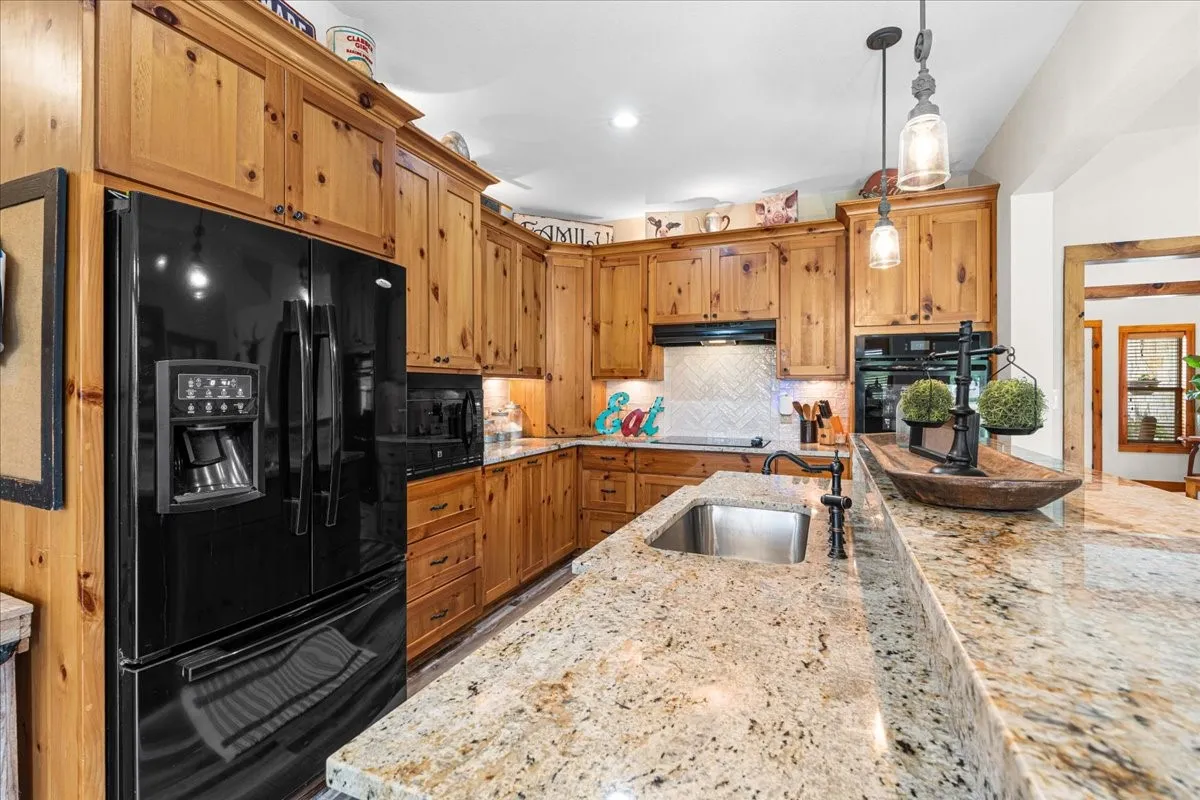 Single Family Residence For Sale in Navarro County , 7303 S US Highway 287, Corsicana, Texas 75109, 4 Bedroom, 4 Bathroom, 3 Garage spaces, 2,936 Sqft, built in 2010, mls#21338126, Real Estate Agent in Corsicana, Homes For Sale in Navarro county, Homes For Sale in Corsicana, Realtor in Corsicana Texas, Real Estate Brokerage Independent Realty Texas, Luminita Cordes Realtor