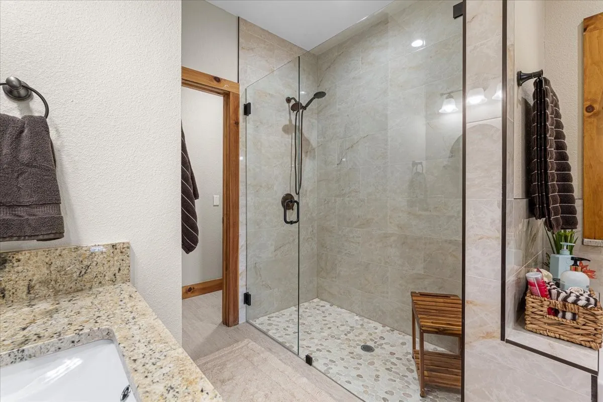 Single Family Residence For Sale in Navarro County , 7303 S US Highway 287, Corsicana, Texas 75109, 4 Bedroom, 4 Bathroom, 3 Garage spaces, 2,936 Sqft, built in 2010, mls#21338126, Real Estate Agent in Corsicana, Homes For Sale in Navarro county, Homes For Sale in Corsicana, Realtor in Corsicana Texas, Real Estate Brokerage Independent Realty Texas, Luminita Cordes Realtor