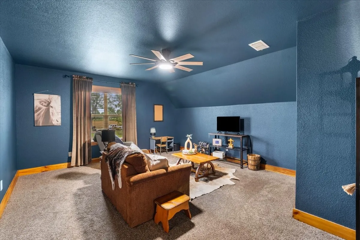 Single Family Residence For Sale in Navarro County , 7303 S US Highway 287, Corsicana, Texas 75109, 4 Bedroom, 4 Bathroom, 3 Garage spaces, 2,936 Sqft, built in 2010, mls#21338126, Real Estate Agent in Corsicana, Homes For Sale in Navarro county, Homes For Sale in Corsicana, Realtor in Corsicana Texas, Real Estate Brokerage Independent Realty Texas, Luminita Cordes Realtor