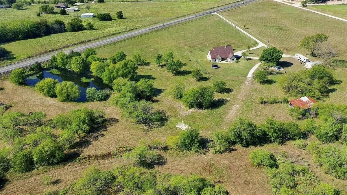 Single Family Residence For Sale in Navarro County , 7303 S US Highway 287, Corsicana, Texas 75109, 4 Bedroom, 4 Bathroom, 3 Garage spaces, 2,936 Sqft, built in 2010, mls#21338126, Real Estate Agent in Corsicana, Homes For Sale in Navarro county, Homes For Sale in Corsicana, Realtor in Corsicana Texas, Real Estate Brokerage Independent Realty Texas, Luminita Cordes Realtor