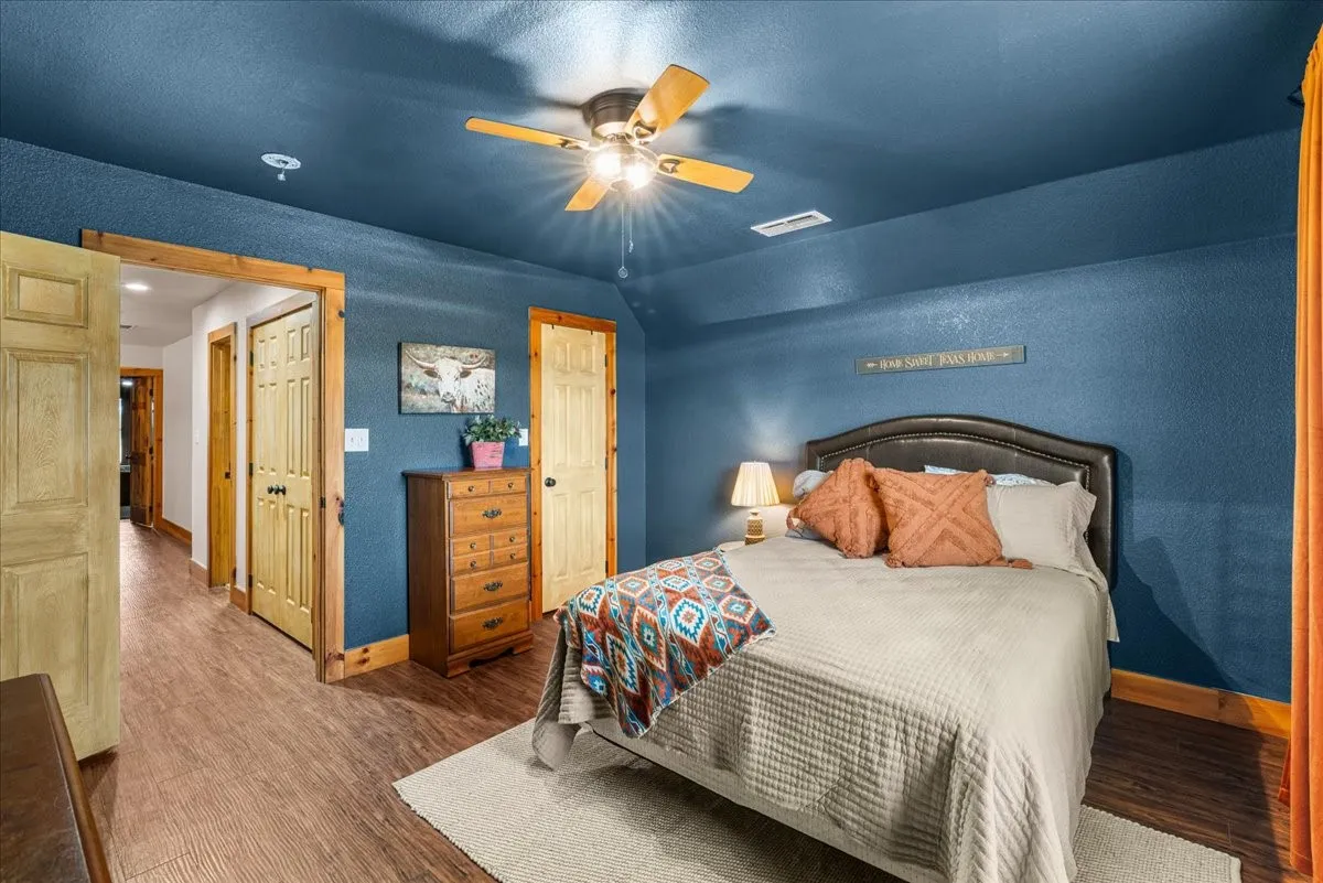 Single Family Residence For Sale in Navarro County , 7303 S US Highway 287, Corsicana, Texas 75109, 4 Bedroom, 4 Bathroom, 3 Garage spaces, 2,936 Sqft, built in 2010, mls#21338126, Real Estate Agent in Corsicana, Homes For Sale in Navarro county, Homes For Sale in Corsicana, Realtor in Corsicana Texas, Real Estate Brokerage Independent Realty Texas, Luminita Cordes Realtor