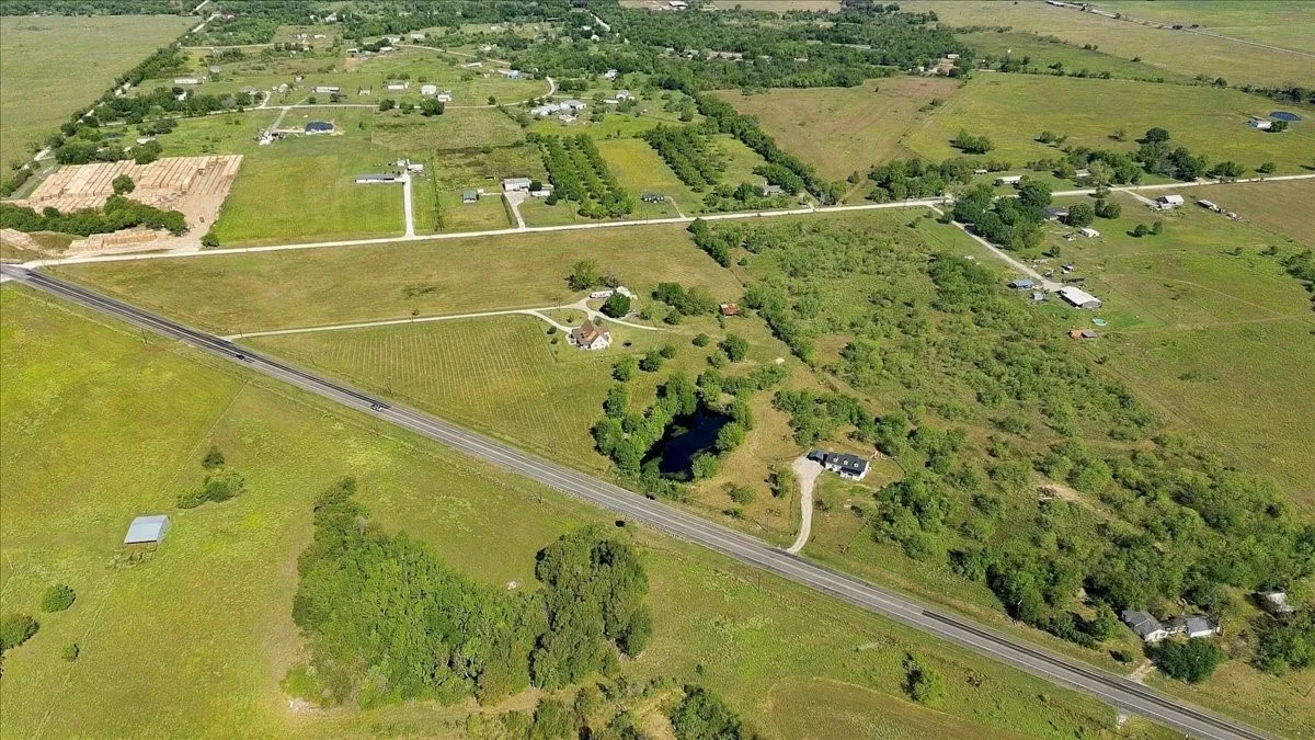 Single Family Residence For Sale in Navarro County , 7303 S US Highway 287, Corsicana, Texas 75109, 4 Bedroom, 4 Bathroom, 3 Garage spaces, 2,936 Sqft, built in 2010, mls#21338126, Real Estate Agent in Corsicana, Homes For Sale in Navarro county, Homes For Sale in Corsicana, Realtor in Corsicana Texas, Real Estate Brokerage Independent Realty Texas, Luminita Cordes Realtor