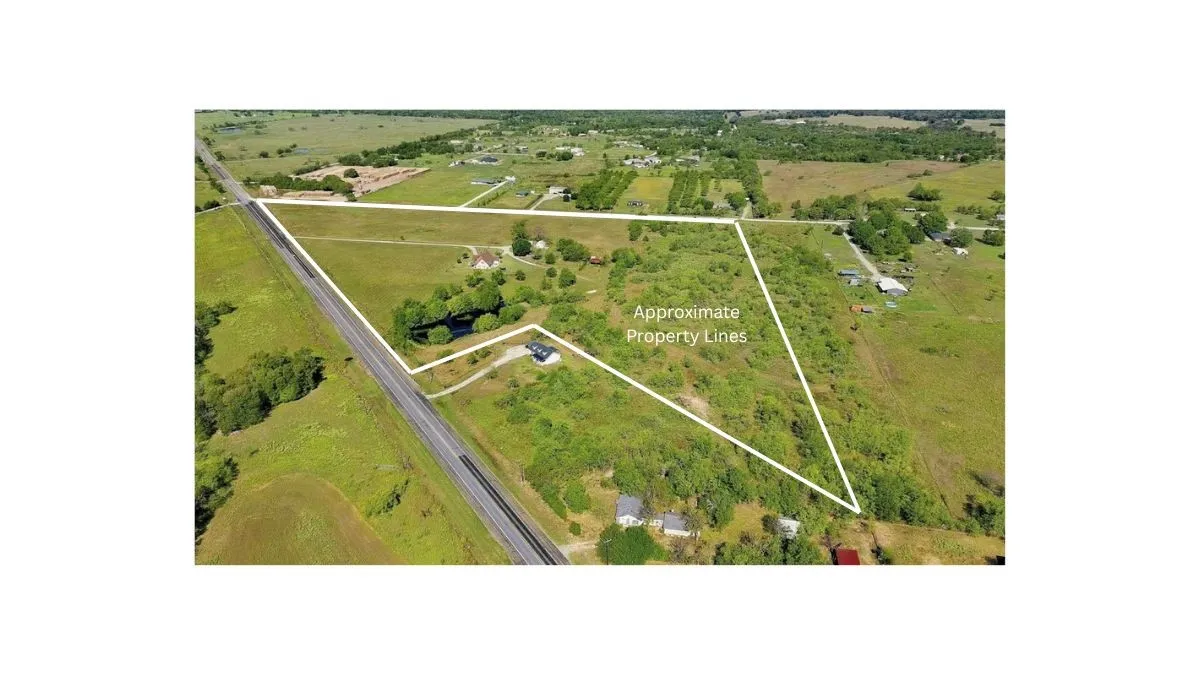Single Family Residence For Sale in Navarro County , 7303 S US Highway 287, Corsicana, Texas 75109, 4 Bedroom, 4 Bathroom, 3 Garage spaces, 2,936 Sqft, built in 2010, mls#21338126, Real Estate Agent in Corsicana, Homes For Sale in Navarro county, Homes For Sale in Corsicana, Realtor in Corsicana Texas, Real Estate Brokerage Independent Realty Texas, Luminita Cordes Realtor