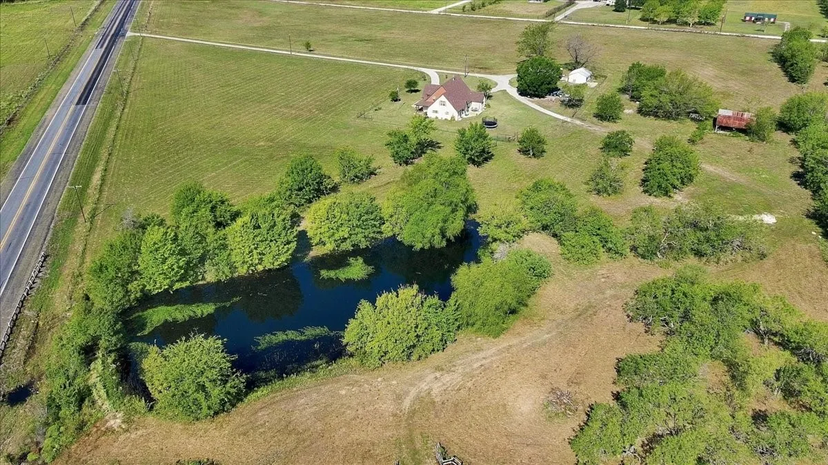 Single Family Residence For Sale in Navarro County , 7303 S US Highway 287, Corsicana, Texas 75109, 4 Bedroom, 4 Bathroom, 3 Garage spaces, 2,936 Sqft, built in 2010, mls#21338126, Real Estate Agent in Corsicana, Homes For Sale in Navarro county, Homes For Sale in Corsicana, Realtor in Corsicana Texas, Real Estate Brokerage Independent Realty Texas, Luminita Cordes Realtor