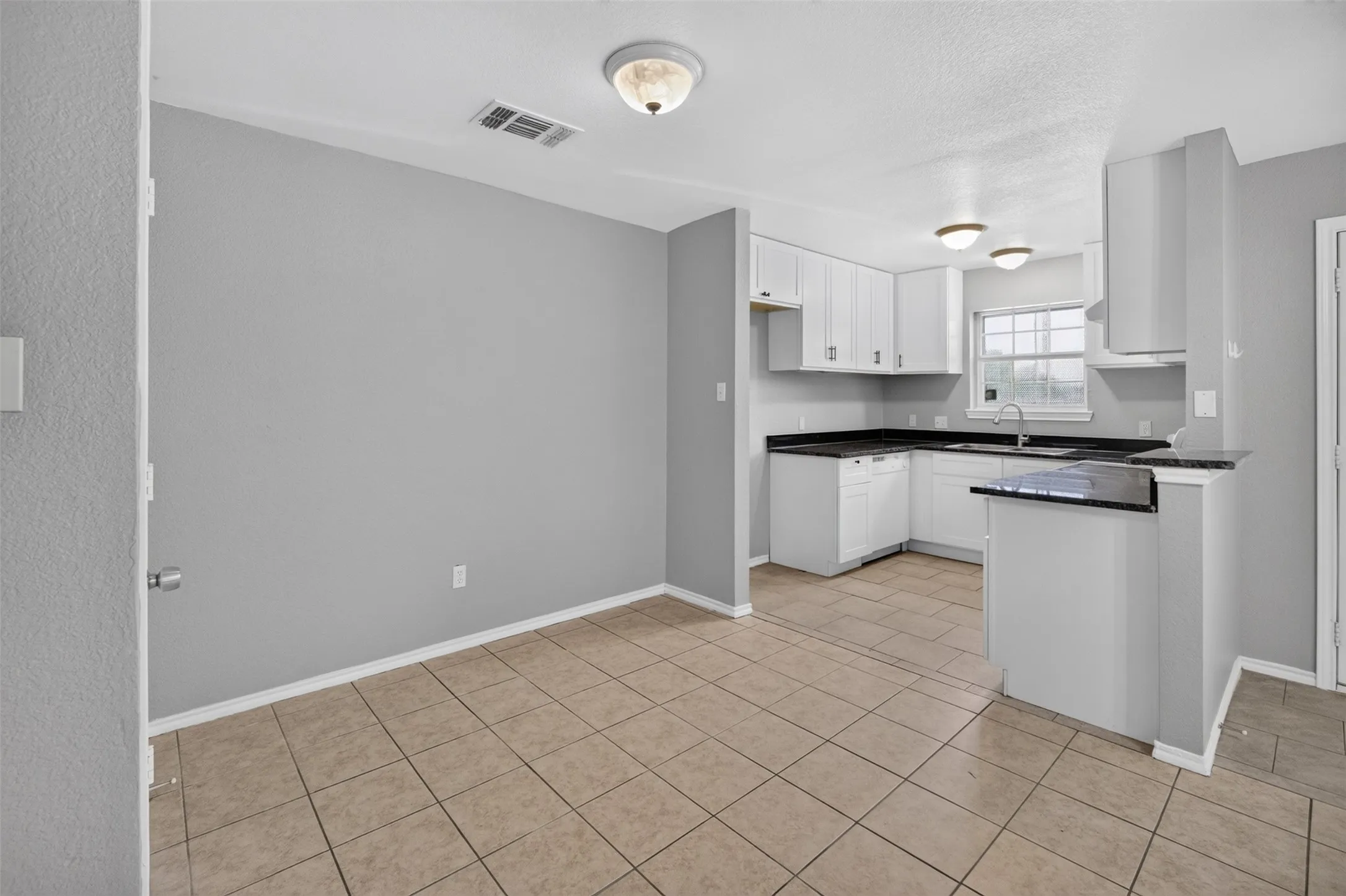 Duplex For Rent in Tarrant County , 1424 E Mulkey Street 1426, Fort Worth, Texas 76104, 3 Bedroom, 2 Bathroom, Garage spaces, 2,100 Sqft, built in 2007, mls#21338414, Real Estate Agent in Fort Worth, Homes For Rent in Tarrant county, Homes For Rent in Fort Worth, Realtor in Fort Worth Texas, Real Estate Brokerage Independent Realty Texas, Luminita Cordes Realtor