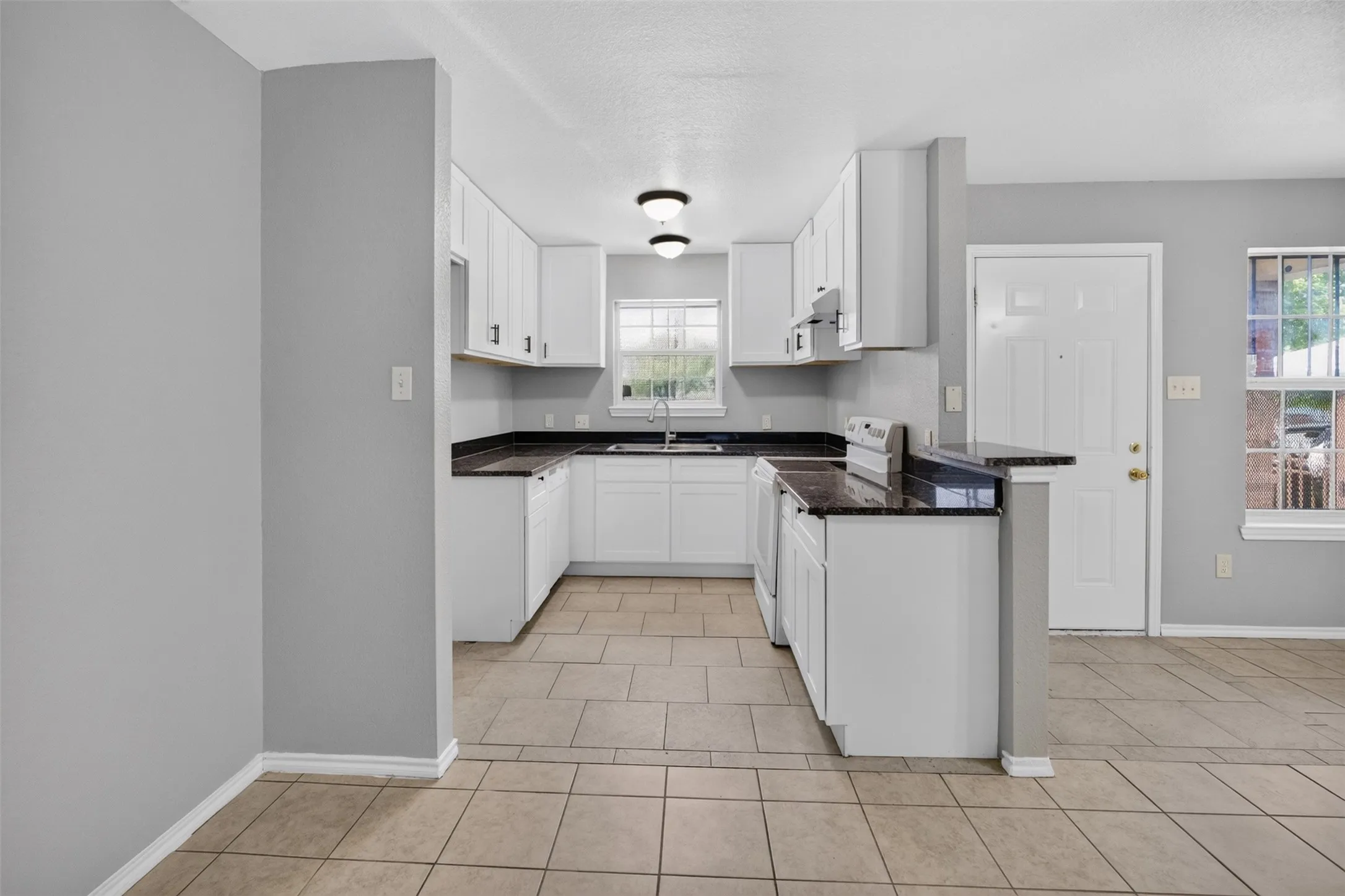 Duplex For Rent in Tarrant County , 1424 E Mulkey Street 1426, Fort Worth, Texas 76104, 3 Bedroom, 2 Bathroom, Garage spaces, 2,100 Sqft, built in 2007, mls#21338414, Real Estate Agent in Fort Worth, Homes For Rent in Tarrant county, Homes For Rent in Fort Worth, Realtor in Fort Worth Texas, Real Estate Brokerage Independent Realty Texas, Luminita Cordes Realtor