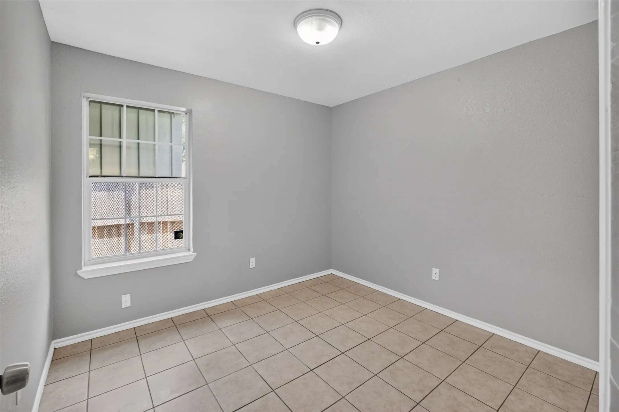Duplex For Rent in Tarrant County , 1424 E Mulkey Street 1426, Fort Worth, Texas 76104, 3 Bedroom, 2 Bathroom, Garage spaces, 2,100 Sqft, built in 2007, mls#21338414, Real Estate Agent in Fort Worth, Homes For Rent in Tarrant county, Homes For Rent in Fort Worth, Realtor in Fort Worth Texas, Real Estate Brokerage Independent Realty Texas, Luminita Cordes Realtor