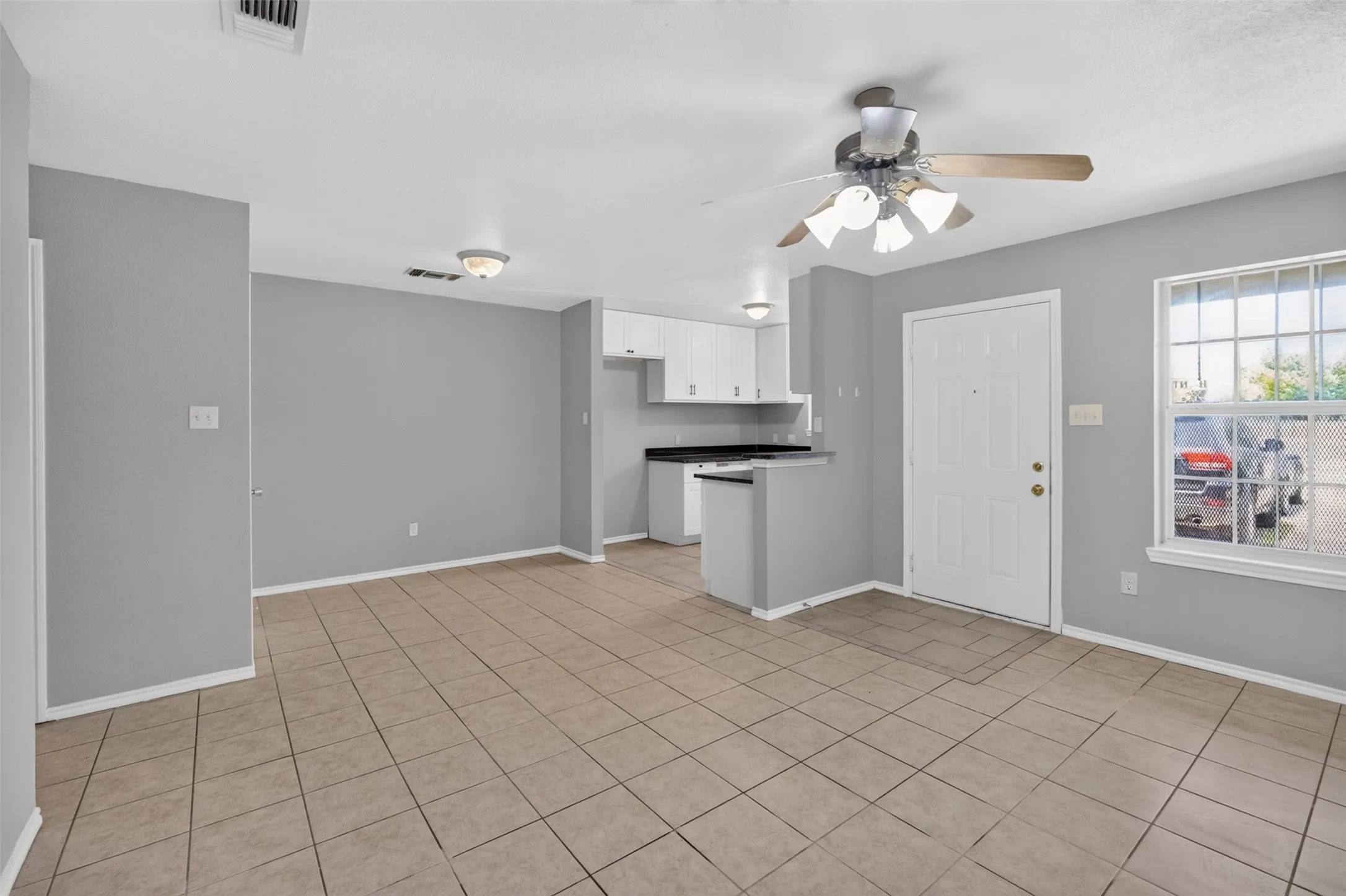 Duplex For Rent in Tarrant County , 1424 E Mulkey Street 1426, Fort Worth, Texas 76104, 3 Bedroom, 2 Bathroom, Garage spaces, 2,100 Sqft, built in 2007, mls#21338414, Real Estate Agent in Fort Worth, Homes For Rent in Tarrant county, Homes For Rent in Fort Worth, Realtor in Fort Worth Texas, Real Estate Brokerage Independent Realty Texas, Luminita Cordes Realtor