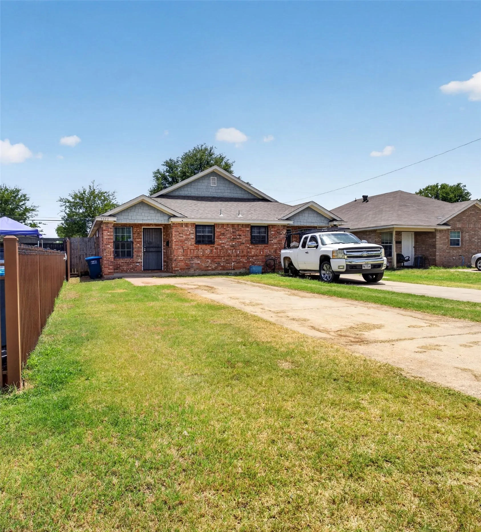 Duplex For Rent in Tarrant County , 1424 E Mulkey Street 1426, Fort Worth, Texas 76104, 3 Bedroom, 2 Bathroom, Garage spaces, 2,100 Sqft, built in 2007, mls#21338414, Real Estate Agent in Fort Worth, Homes For Rent in Tarrant county, Homes For Rent in Fort Worth, Realtor in Fort Worth Texas, Real Estate Brokerage Independent Realty Texas, Luminita Cordes Realtor