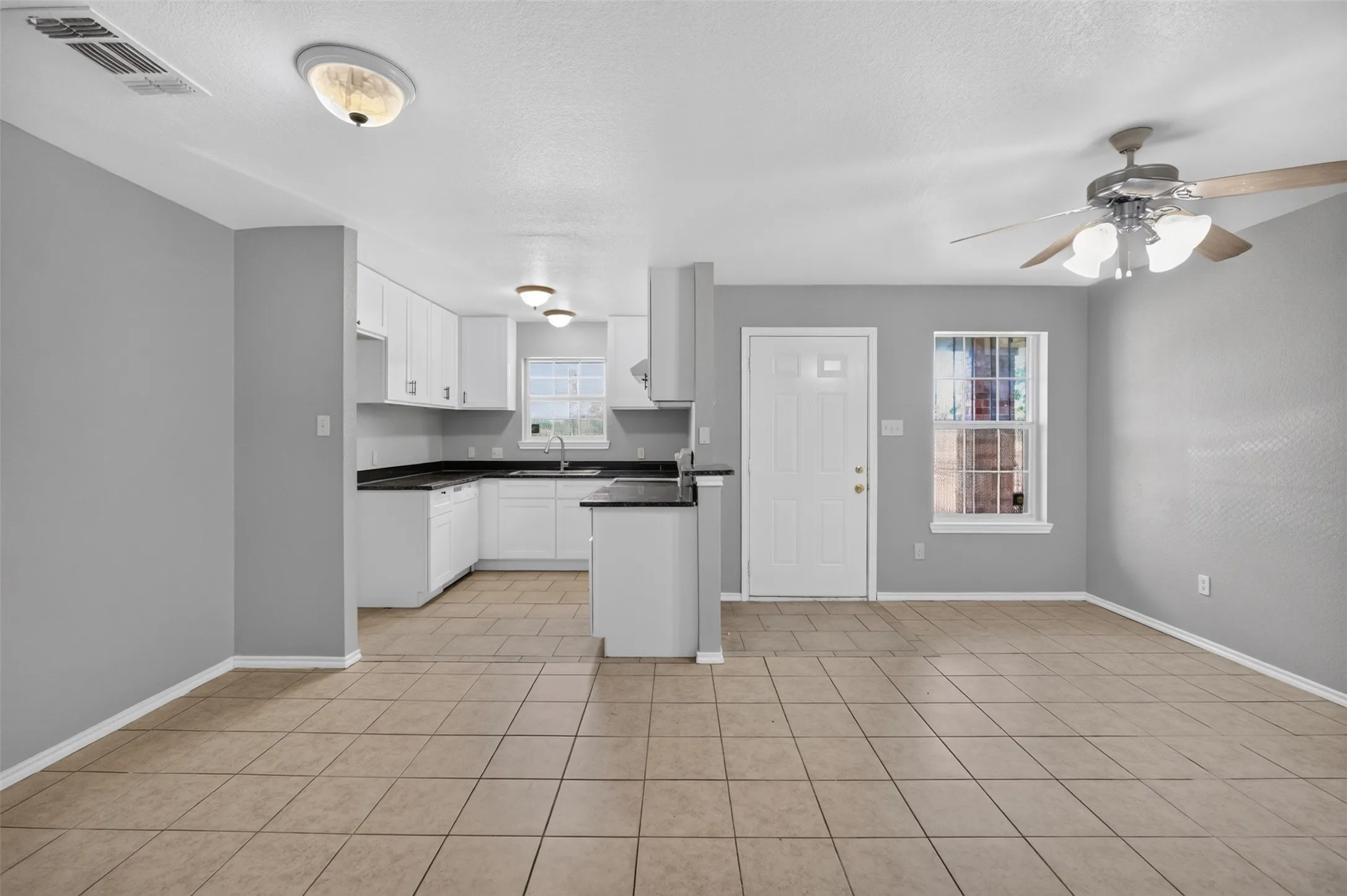 Duplex For Rent in Tarrant County , 1424 E Mulkey Street 1426, Fort Worth, Texas 76104, 3 Bedroom, 2 Bathroom, Garage spaces, 2,100 Sqft, built in 2007, mls#21338414, Real Estate Agent in Fort Worth, Homes For Rent in Tarrant county, Homes For Rent in Fort Worth, Realtor in Fort Worth Texas, Real Estate Brokerage Independent Realty Texas, Luminita Cordes Realtor
