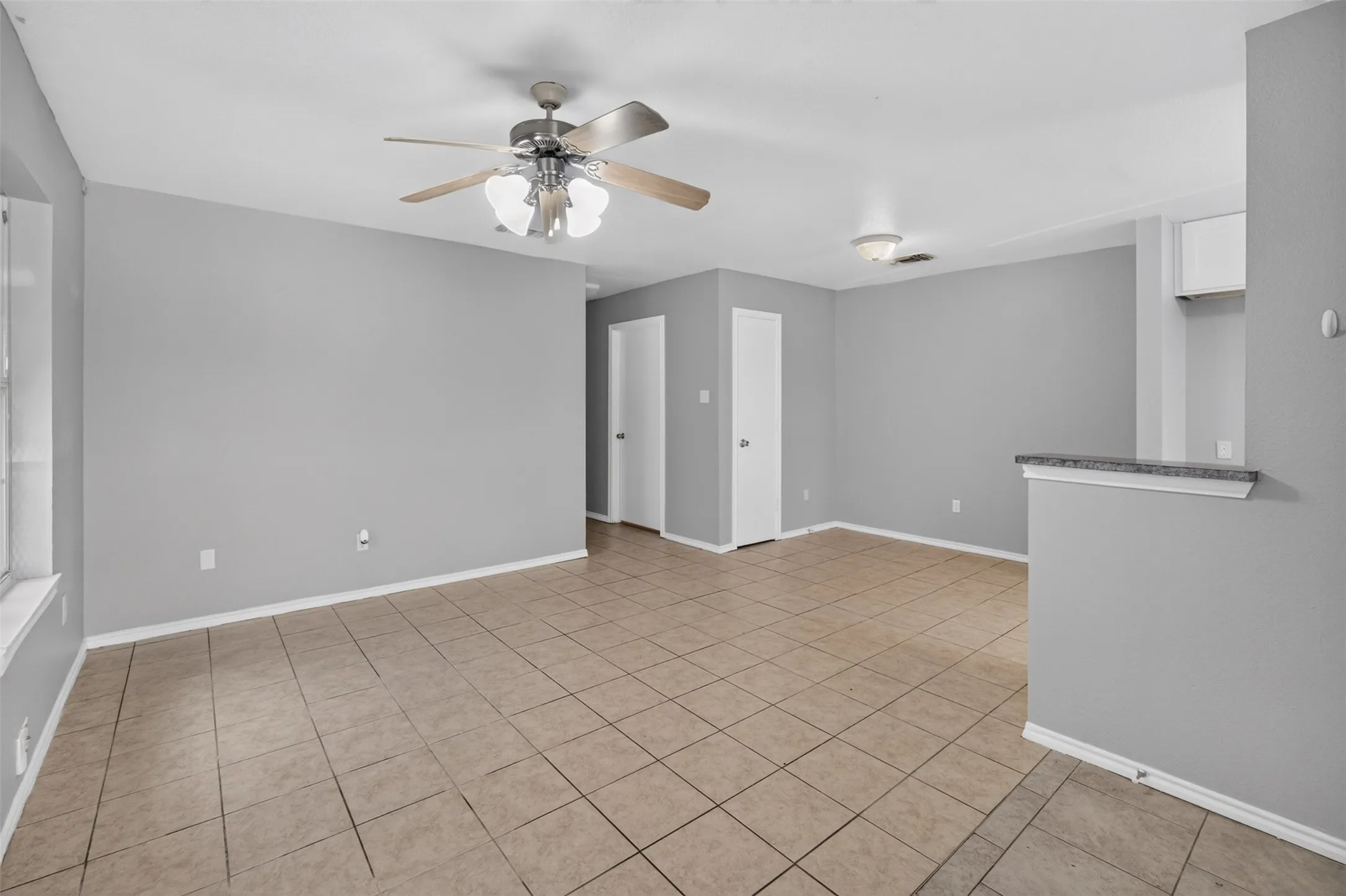 Duplex For Rent in Tarrant County , 1424 E Mulkey Street 1426, Fort Worth, Texas 76104, 3 Bedroom, 2 Bathroom, Garage spaces, 2,100 Sqft, built in 2007, mls#21338414, Real Estate Agent in Fort Worth, Homes For Rent in Tarrant county, Homes For Rent in Fort Worth, Realtor in Fort Worth Texas, Real Estate Brokerage Independent Realty Texas, Luminita Cordes Realtor