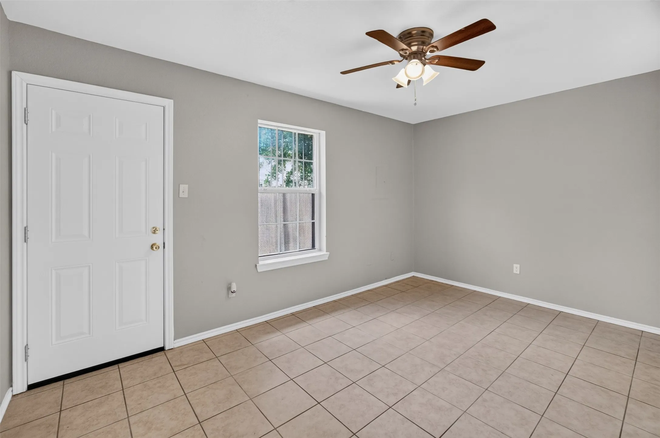 Duplex For Rent in Tarrant County , 1424 E Mulkey Street 1426, Fort Worth, Texas 76104, 3 Bedroom, 2 Bathroom, Garage spaces, 2,100 Sqft, built in 2007, mls#21338414, Real Estate Agent in Fort Worth, Homes For Rent in Tarrant county, Homes For Rent in Fort Worth, Realtor in Fort Worth Texas, Real Estate Brokerage Independent Realty Texas, Luminita Cordes Realtor