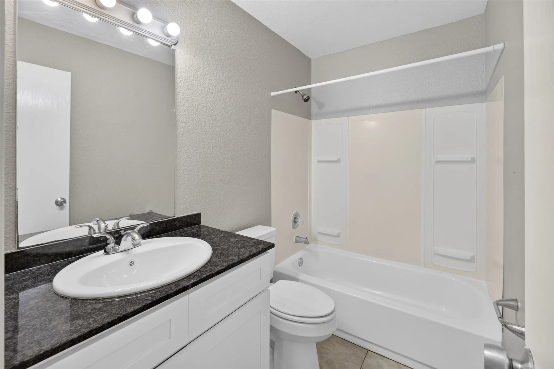 Duplex For Rent in Tarrant County , 1424 E Mulkey Street 1426, Fort Worth, Texas 76104, 3 Bedroom, 2 Bathroom, Garage spaces, 2,100 Sqft, built in 2007, mls#21338414, Real Estate Agent in Fort Worth, Homes For Rent in Tarrant county, Homes For Rent in Fort Worth, Realtor in Fort Worth Texas, Real Estate Brokerage Independent Realty Texas, Luminita Cordes Realtor
