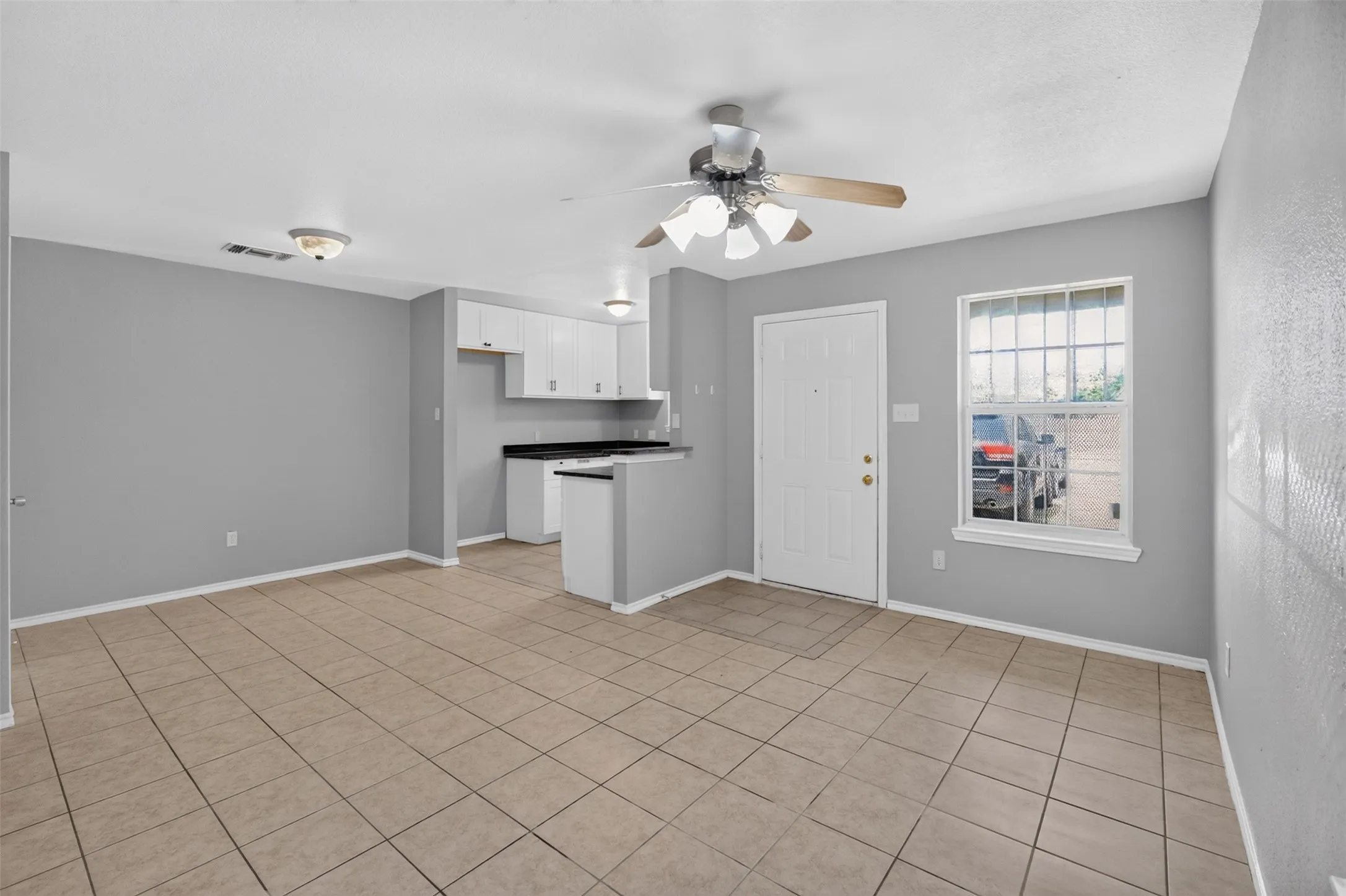 Duplex For Rent in Tarrant County , 1424 E Mulkey Street 1426, Fort Worth, Texas 76104, 3 Bedroom, 2 Bathroom, Garage spaces, 2,100 Sqft, built in 2007, mls#21338414, Real Estate Agent in Fort Worth, Homes For Rent in Tarrant county, Homes For Rent in Fort Worth, Realtor in Fort Worth Texas, Real Estate Brokerage Independent Realty Texas, Luminita Cordes Realtor