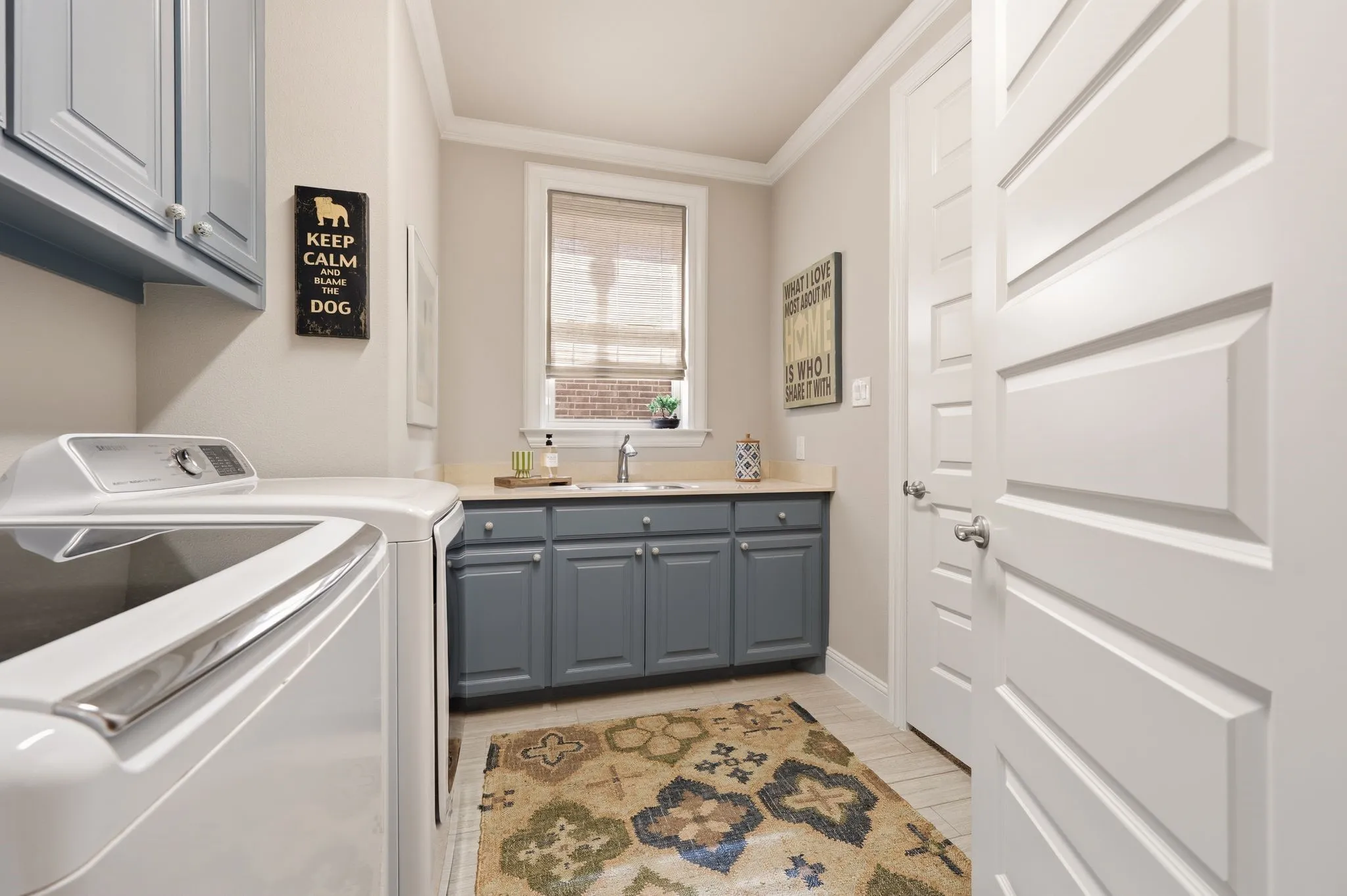 Laundry Room with sink