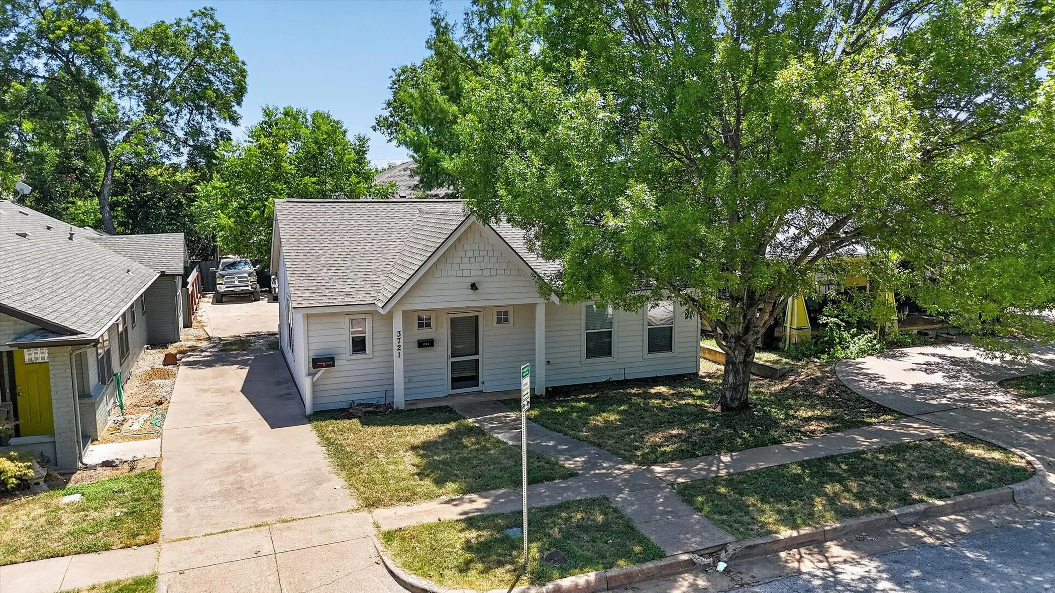 Single Family Residence For Rent in Tarrant County , 3721 El Campo Avenue A, Fort Worth, Texas 76107, 2 Bedroom, 2 Bathroom, 1 Garage spaces, 1,050 Sqft, built in 2001, mls#21333342, Real Estate Agent in Fort Worth, Homes For Rent in Tarrant county, Homes For Rent in Fort Worth, Realtor in Fort Worth Texas, Real Estate Brokerage Independent Realty Texas, Luminita Cordes Realtor