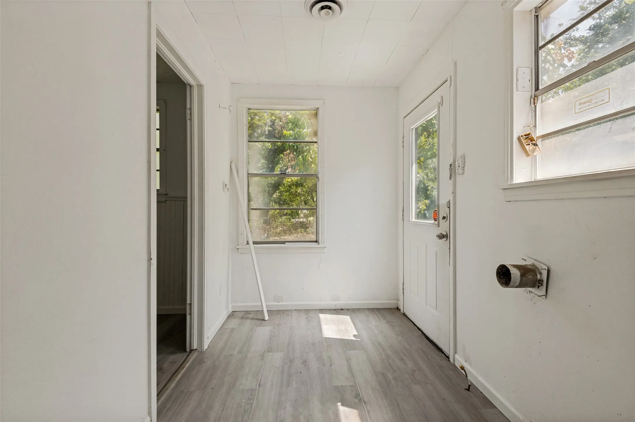 Single Family Residence For Sale in Dallas County , 661 W Millett Drive, Dallas, Texas 75232, 3 Bedroom, 2 Bathroom, 1 Garage spaces, 1,362 Sqft, built in 1948, Price $229,000, mls#21337995, Real Estate Agent in Dallas, Homes For Sale in Dallas county, Homes For Sale in Dallas, Realtor in Dallas Texas, Real Estate Brokerage Independent Realty Texas, Luminita Cordes Realtor