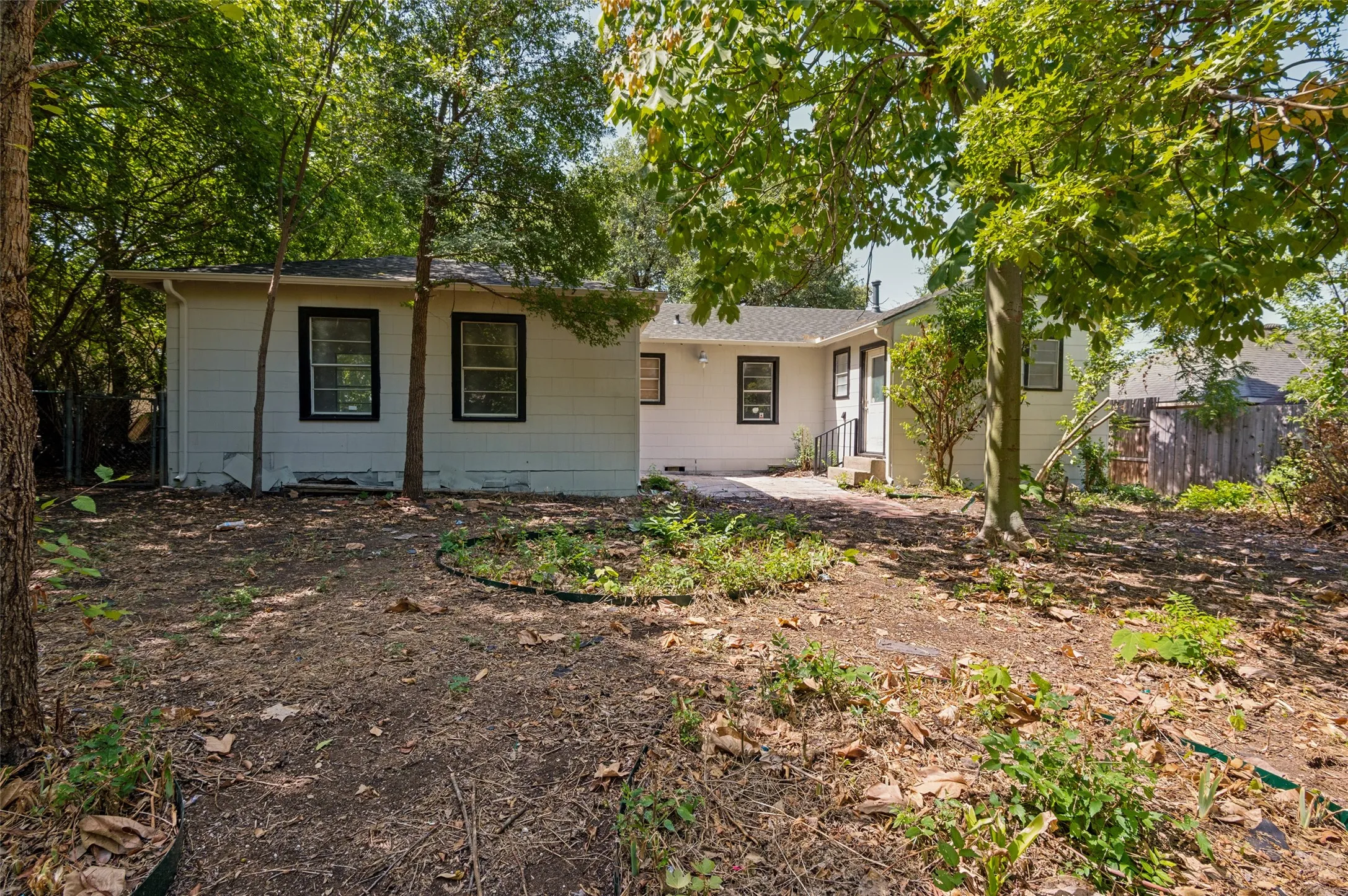 Single Family Residence For Sale in Dallas County , 661 W Millett Drive, Dallas, Texas 75232, 3 Bedroom, 2 Bathroom, 1 Garage spaces, 1,362 Sqft, built in 1948, Price $229,000, mls#21337995, Real Estate Agent in Dallas, Homes For Sale in Dallas county, Homes For Sale in Dallas, Realtor in Dallas Texas, Real Estate Brokerage Independent Realty Texas, Luminita Cordes Realtor