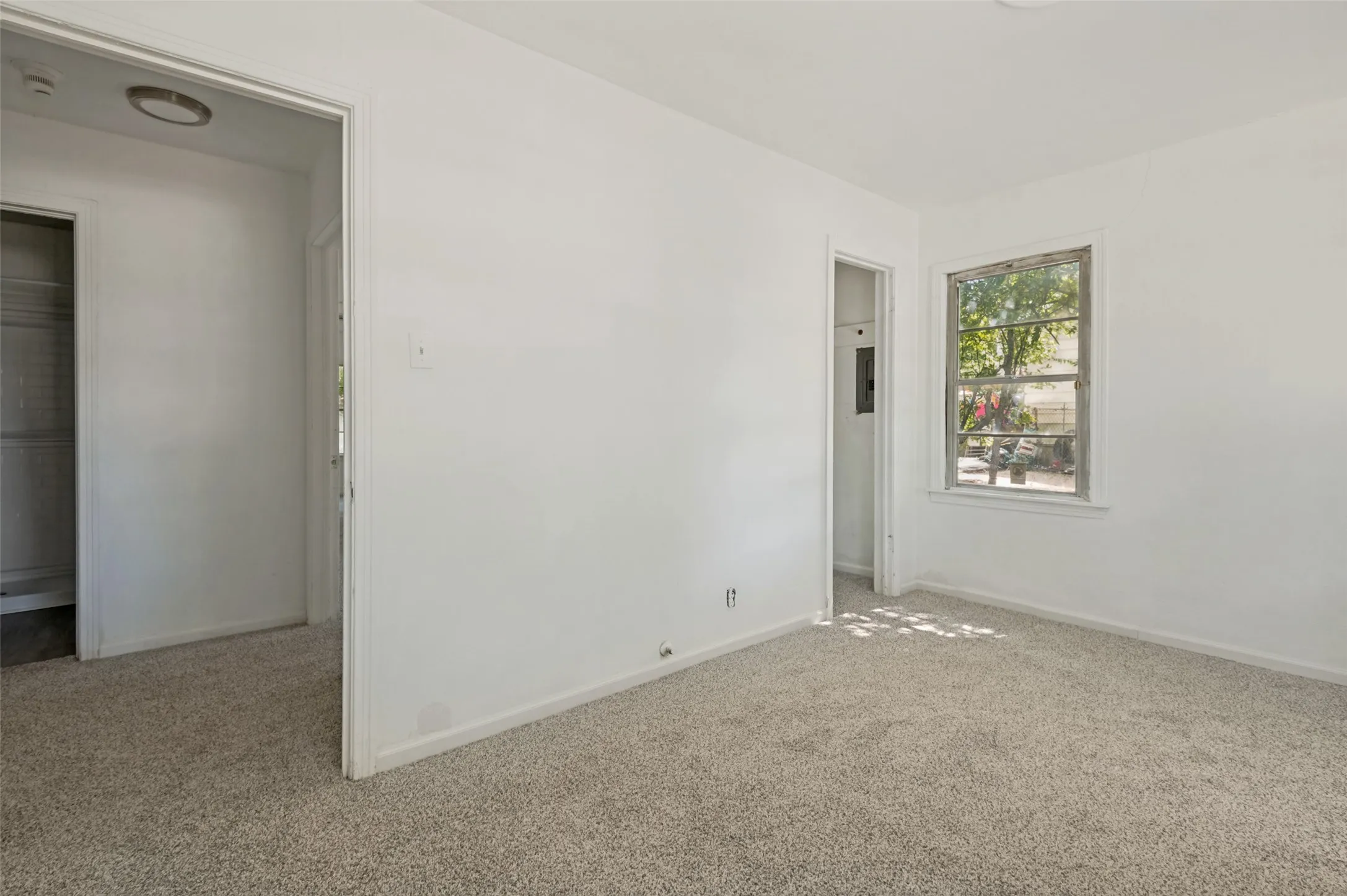 Single Family Residence For Sale in Dallas County , 661 W Millett Drive, Dallas, Texas 75232, 3 Bedroom, 2 Bathroom, 1 Garage spaces, 1,362 Sqft, built in 1948, Price $229,000, mls#21337995, Real Estate Agent in Dallas, Homes For Sale in Dallas county, Homes For Sale in Dallas, Realtor in Dallas Texas, Real Estate Brokerage Independent Realty Texas, Luminita Cordes Realtor