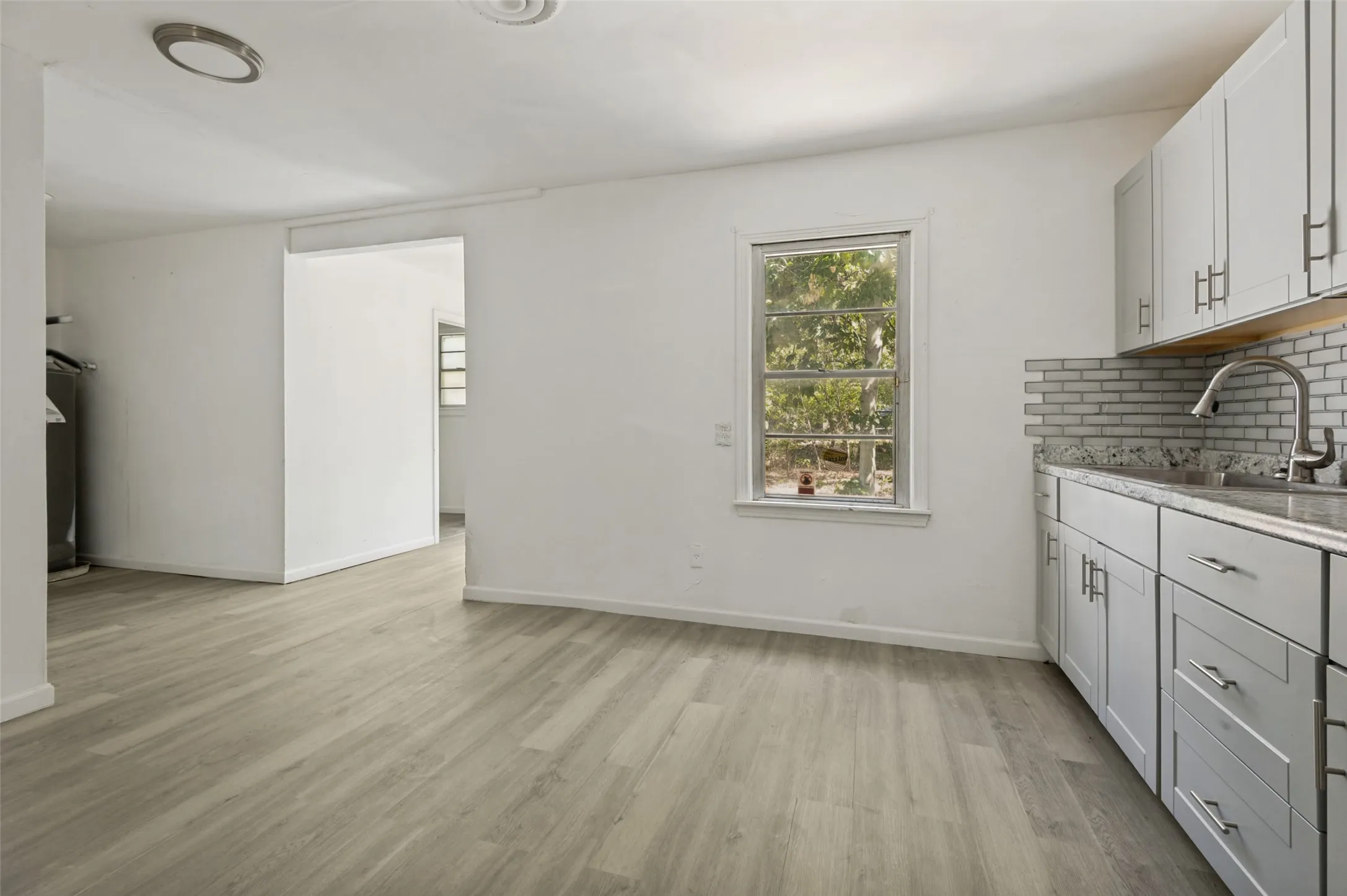 Single Family Residence For Sale in Dallas County , 661 W Millett Drive, Dallas, Texas 75232, 3 Bedroom, 2 Bathroom, 1 Garage spaces, 1,362 Sqft, built in 1948, Price $229,000, mls#21337995, Real Estate Agent in Dallas, Homes For Sale in Dallas county, Homes For Sale in Dallas, Realtor in Dallas Texas, Real Estate Brokerage Independent Realty Texas, Luminita Cordes Realtor