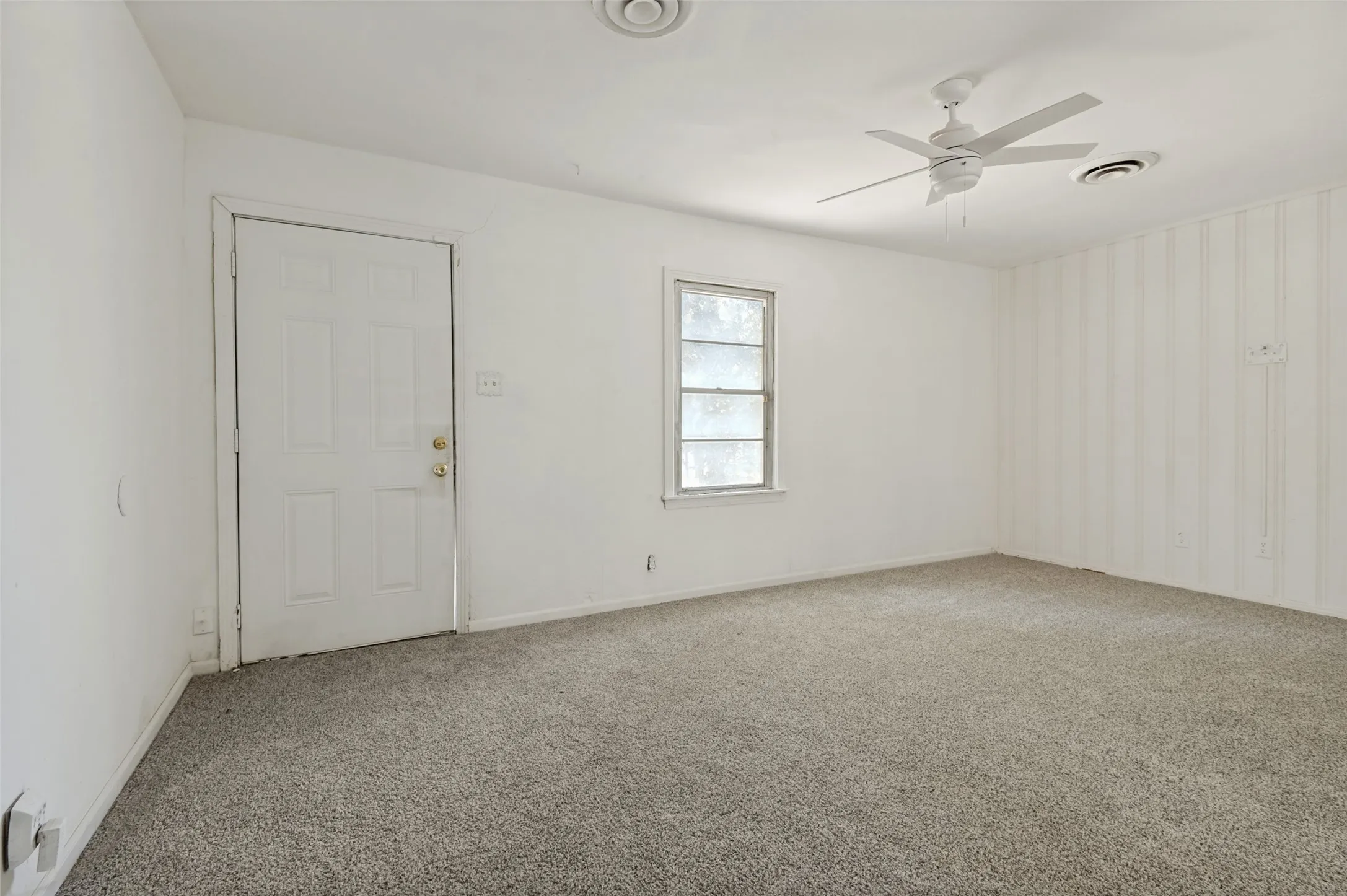 Single Family Residence For Sale in Dallas County , 661 W Millett Drive, Dallas, Texas 75232, 3 Bedroom, 2 Bathroom, 1 Garage spaces, 1,362 Sqft, built in 1948, Price $229,000, mls#21337995, Real Estate Agent in Dallas, Homes For Sale in Dallas county, Homes For Sale in Dallas, Realtor in Dallas Texas, Real Estate Brokerage Independent Realty Texas, Luminita Cordes Realtor