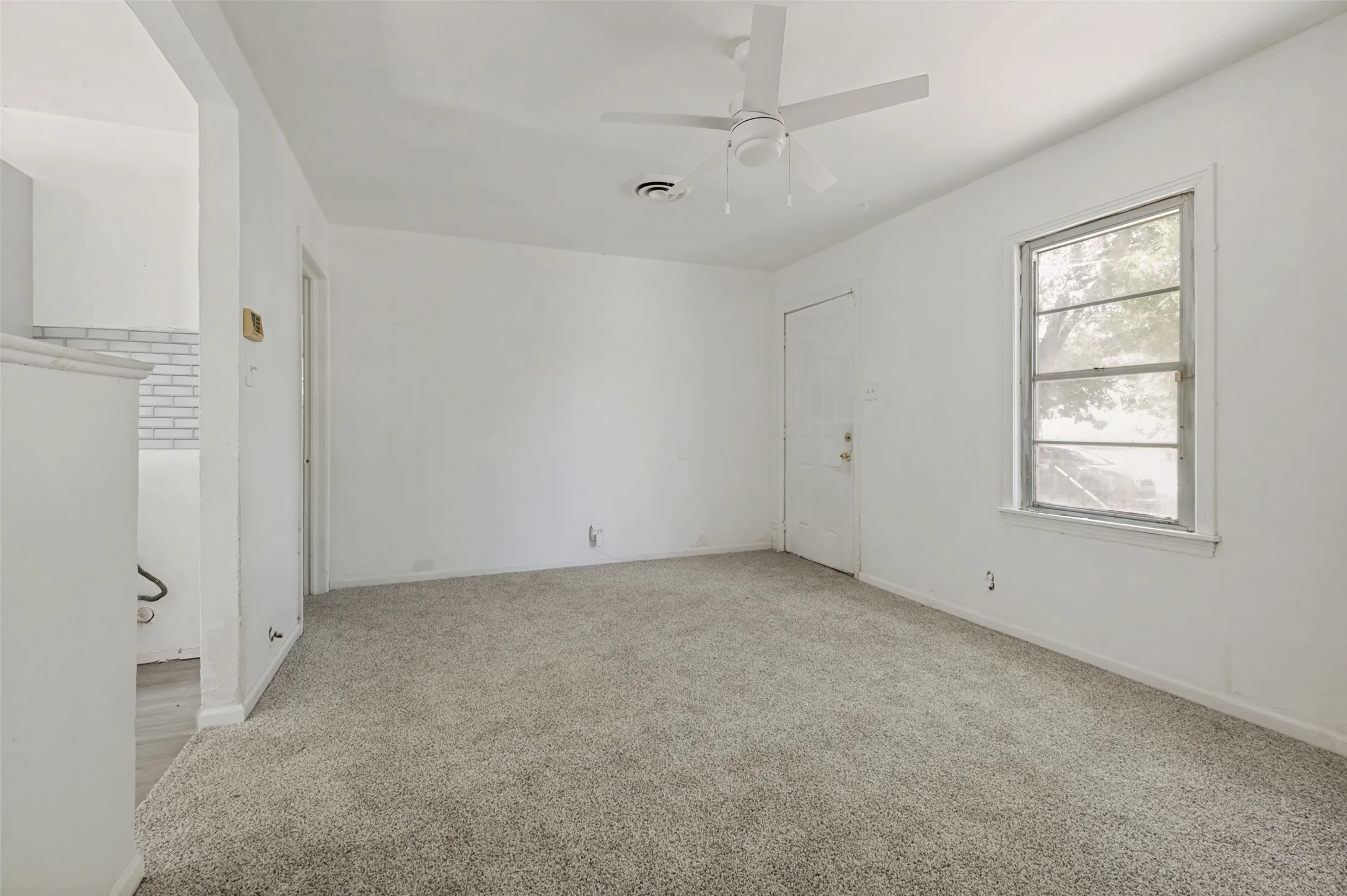 Single Family Residence For Sale in Dallas County , 661 W Millett Drive, Dallas, Texas 75232, 3 Bedroom, 2 Bathroom, 1 Garage spaces, 1,362 Sqft, built in 1948, Price $229,000, mls#21337995, Real Estate Agent in Dallas, Homes For Sale in Dallas county, Homes For Sale in Dallas, Realtor in Dallas Texas, Real Estate Brokerage Independent Realty Texas, Luminita Cordes Realtor
