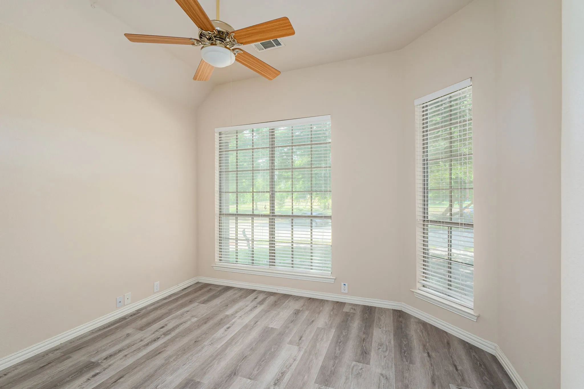 Single Family Residence For Rent in Collin County , 11085 Prescott Drive, Frisco, Texas 75033, 4 Bedroom, 4 Bathroom, 2 Garage spaces, 2,832 Sqft, built in 2004, mls#21338381, Real Estate Agent in Frisco, Homes For Rent in Collin county, Homes For Rent in Frisco, Realtor in Frisco Texas, Real Estate Brokerage Independent Realty Texas, Luminita Cordes Realtor