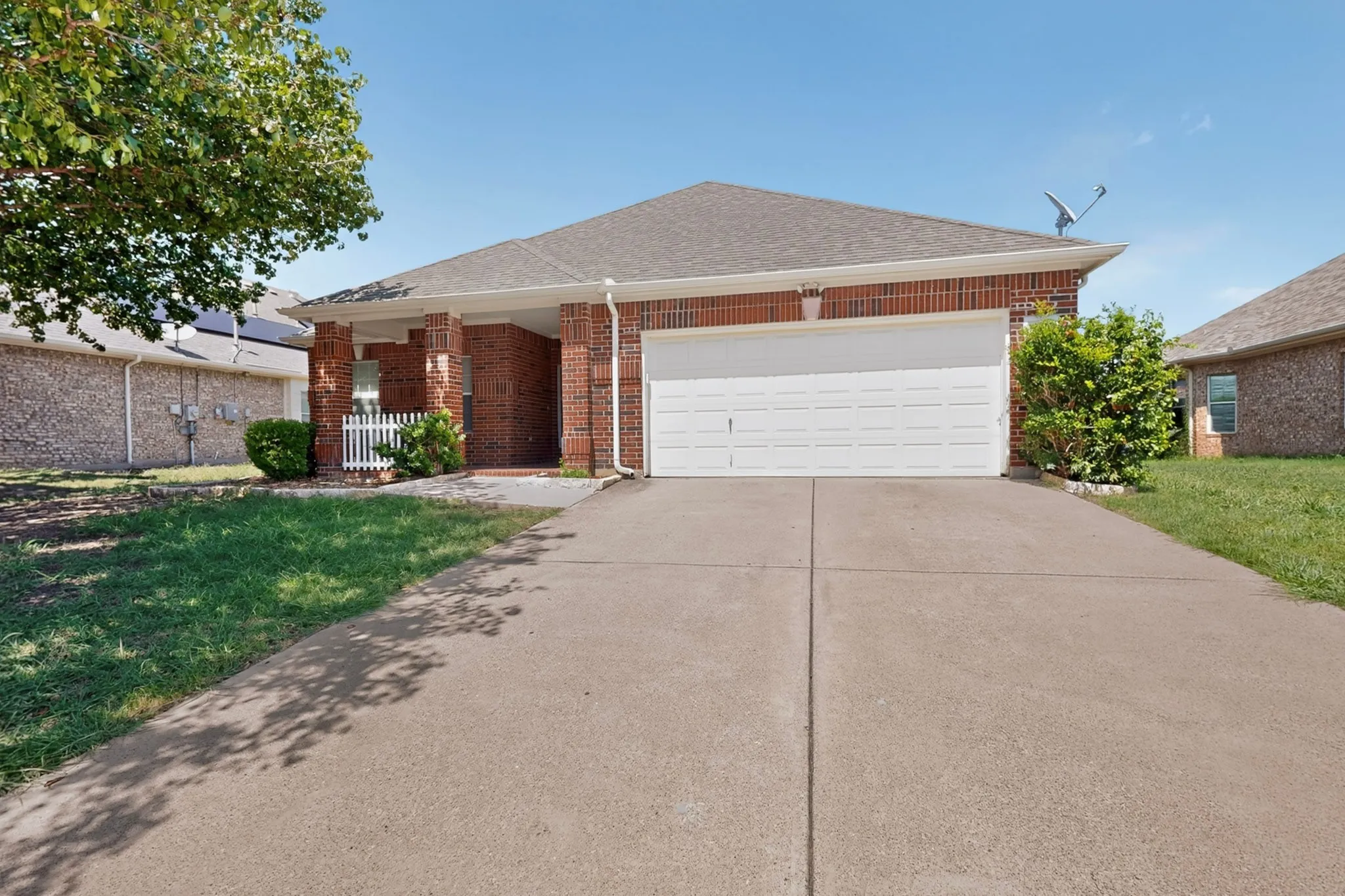 Single Family Residence For Sale in Tarrant County , 710 Bowie Lane, Mansfield, Texas 76063, 3 Bedroom, 2 Bathroom, 2 Garage spaces, 2,132 Sqft, built in 2001, mls#21338356, Real Estate Agent in Mansfield, Homes For Sale in Tarrant county, Homes For Sale in Mansfield, Realtor in Mansfield Texas, Real Estate Brokerage Independent Realty Texas, Luminita Cordes Realtor