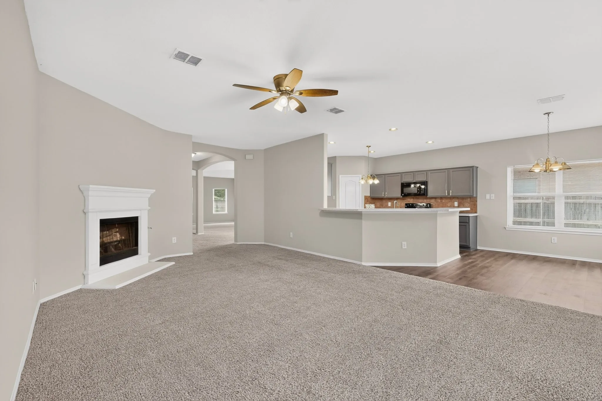 Single Family Residence For Sale in Tarrant County , 710 Bowie Lane, Mansfield, Texas 76063, 3 Bedroom, 2 Bathroom, 2 Garage spaces, 2,132 Sqft, built in 2001, mls#21338356, Real Estate Agent in Mansfield, Homes For Sale in Tarrant county, Homes For Sale in Mansfield, Realtor in Mansfield Texas, Real Estate Brokerage Independent Realty Texas, Luminita Cordes Realtor