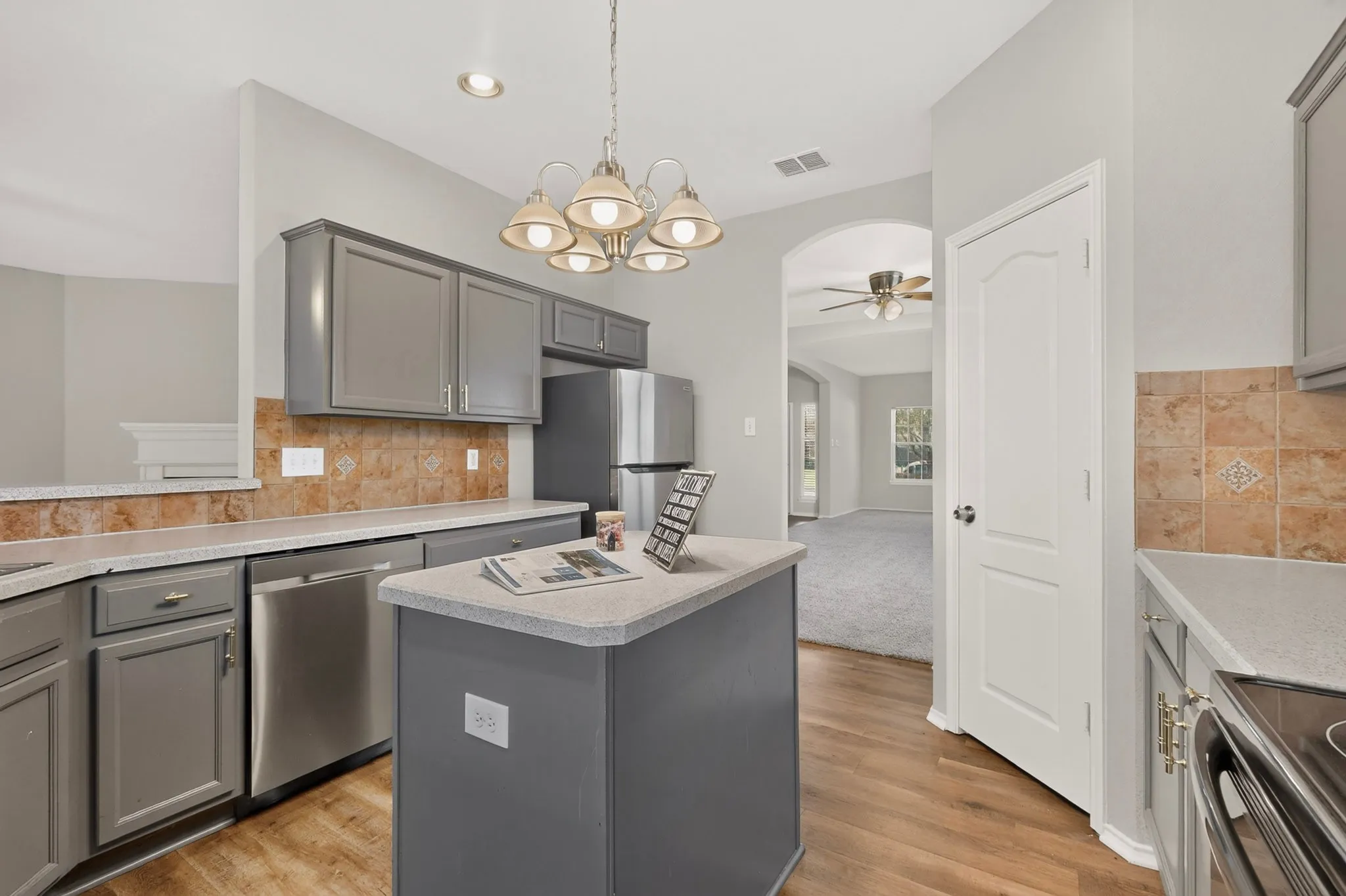 Single Family Residence For Sale in Tarrant County , 710 Bowie Lane, Mansfield, Texas 76063, 3 Bedroom, 2 Bathroom, 2 Garage spaces, 2,132 Sqft, built in 2001, mls#21338356, Real Estate Agent in Mansfield, Homes For Sale in Tarrant county, Homes For Sale in Mansfield, Realtor in Mansfield Texas, Real Estate Brokerage Independent Realty Texas, Luminita Cordes Realtor