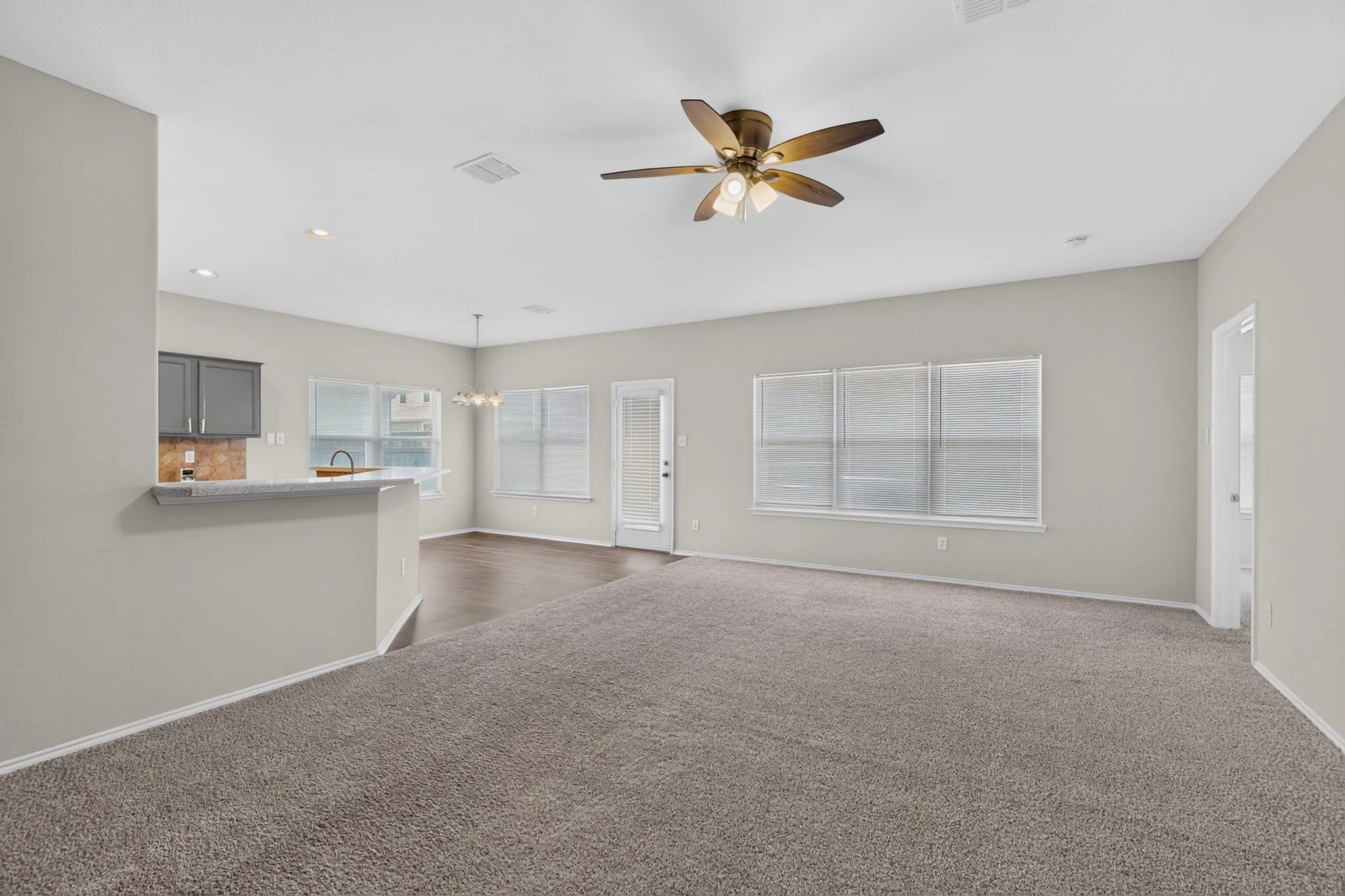 Single Family Residence For Sale in Tarrant County , 710 Bowie Lane, Mansfield, Texas 76063, 3 Bedroom, 2 Bathroom, 2 Garage spaces, 2,132 Sqft, built in 2001, mls#21338356, Real Estate Agent in Mansfield, Homes For Sale in Tarrant county, Homes For Sale in Mansfield, Realtor in Mansfield Texas, Real Estate Brokerage Independent Realty Texas, Luminita Cordes Realtor