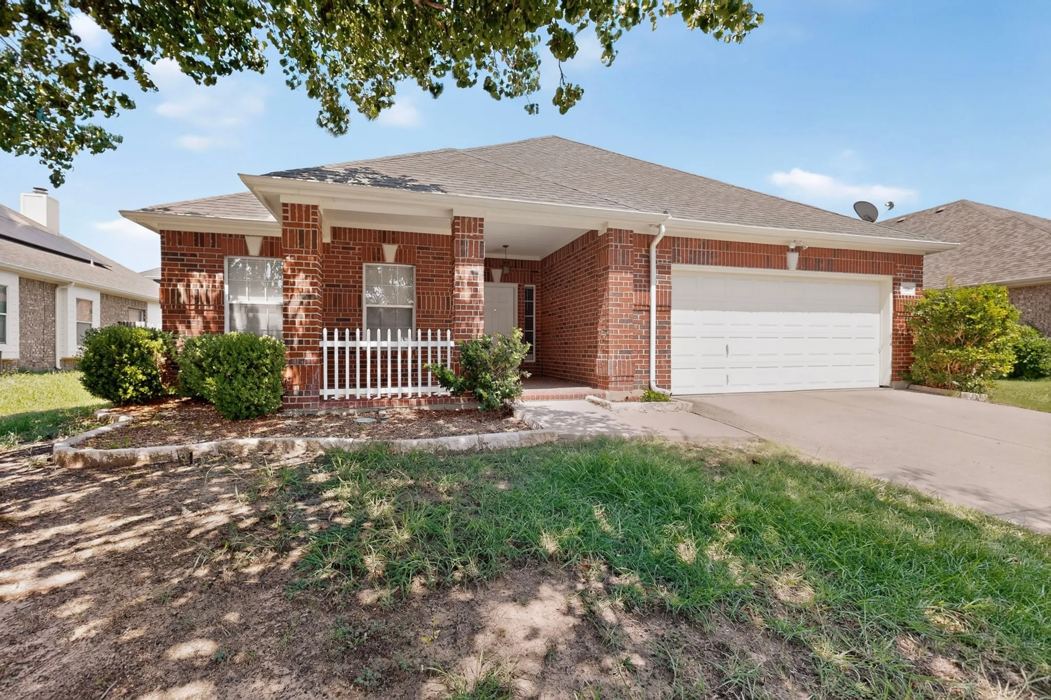 Single Family Residence For Sale in Tarrant County , 710 Bowie Lane, Mansfield, Texas 76063, 3 Bedroom, 2 Bathroom, 2 Garage spaces, 2,132 Sqft, built in 2001, mls#21338356, Real Estate Agent in Mansfield, Homes For Sale in Tarrant county, Homes For Sale in Mansfield, Realtor in Mansfield Texas, Real Estate Brokerage Independent Realty Texas, Luminita Cordes Realtor