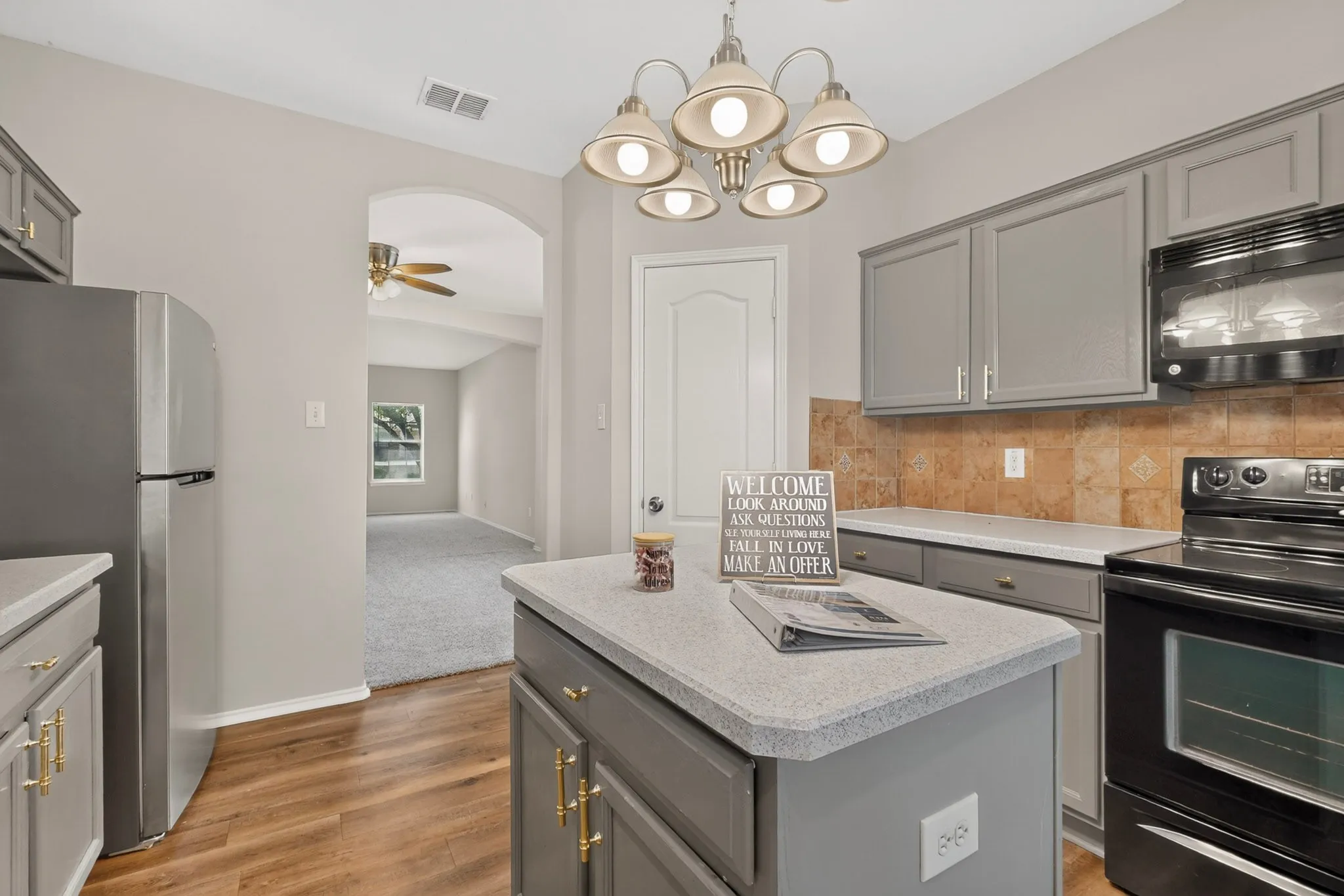 Single Family Residence For Sale in Tarrant County , 710 Bowie Lane, Mansfield, Texas 76063, 3 Bedroom, 2 Bathroom, 2 Garage spaces, 2,132 Sqft, built in 2001, mls#21338356, Real Estate Agent in Mansfield, Homes For Sale in Tarrant county, Homes For Sale in Mansfield, Realtor in Mansfield Texas, Real Estate Brokerage Independent Realty Texas, Luminita Cordes Realtor