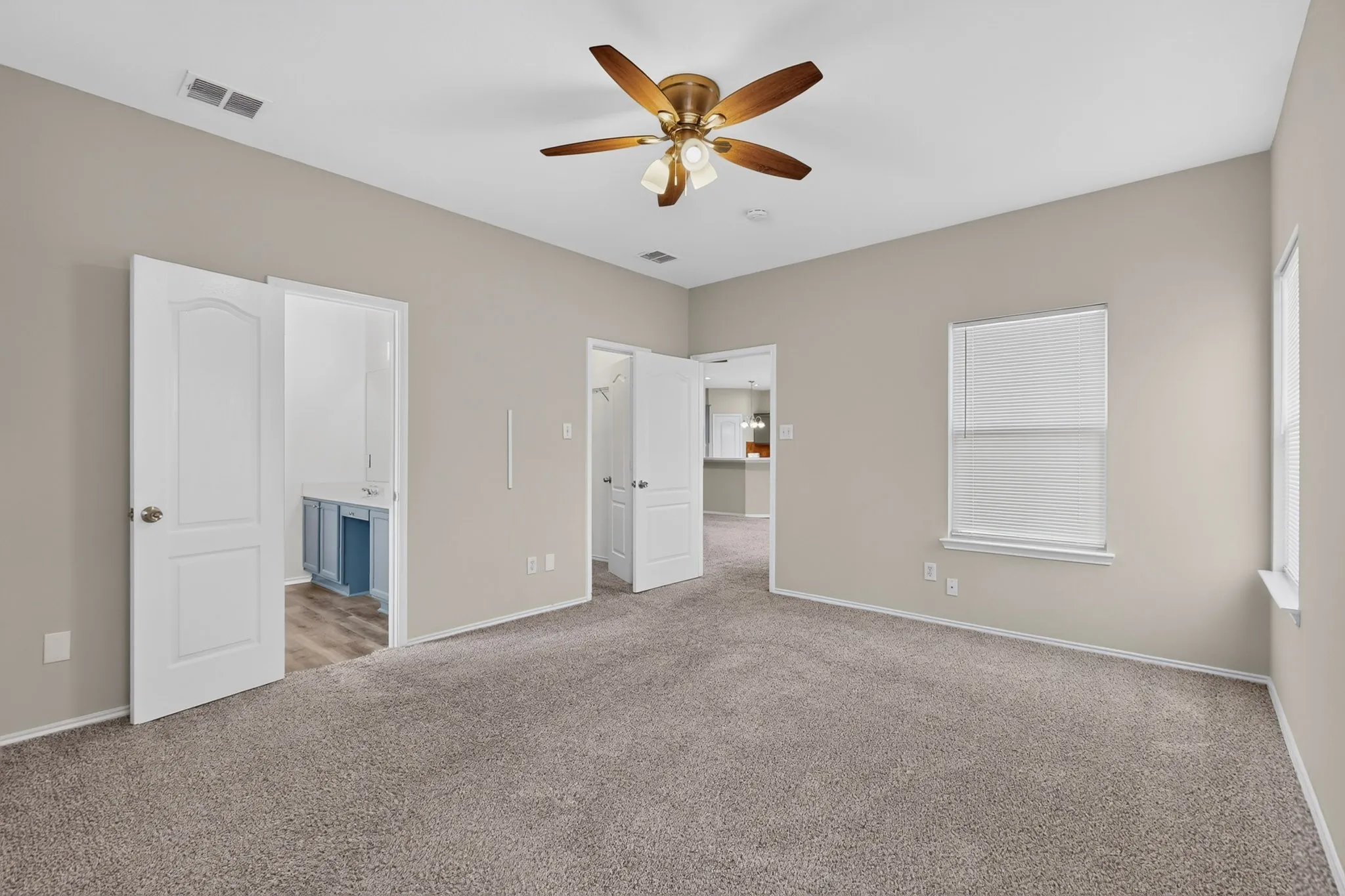 Single Family Residence For Sale in Tarrant County , 710 Bowie Lane, Mansfield, Texas 76063, 3 Bedroom, 2 Bathroom, 2 Garage spaces, 2,132 Sqft, built in 2001, mls#21338356, Real Estate Agent in Mansfield, Homes For Sale in Tarrant county, Homes For Sale in Mansfield, Realtor in Mansfield Texas, Real Estate Brokerage Independent Realty Texas, Luminita Cordes Realtor