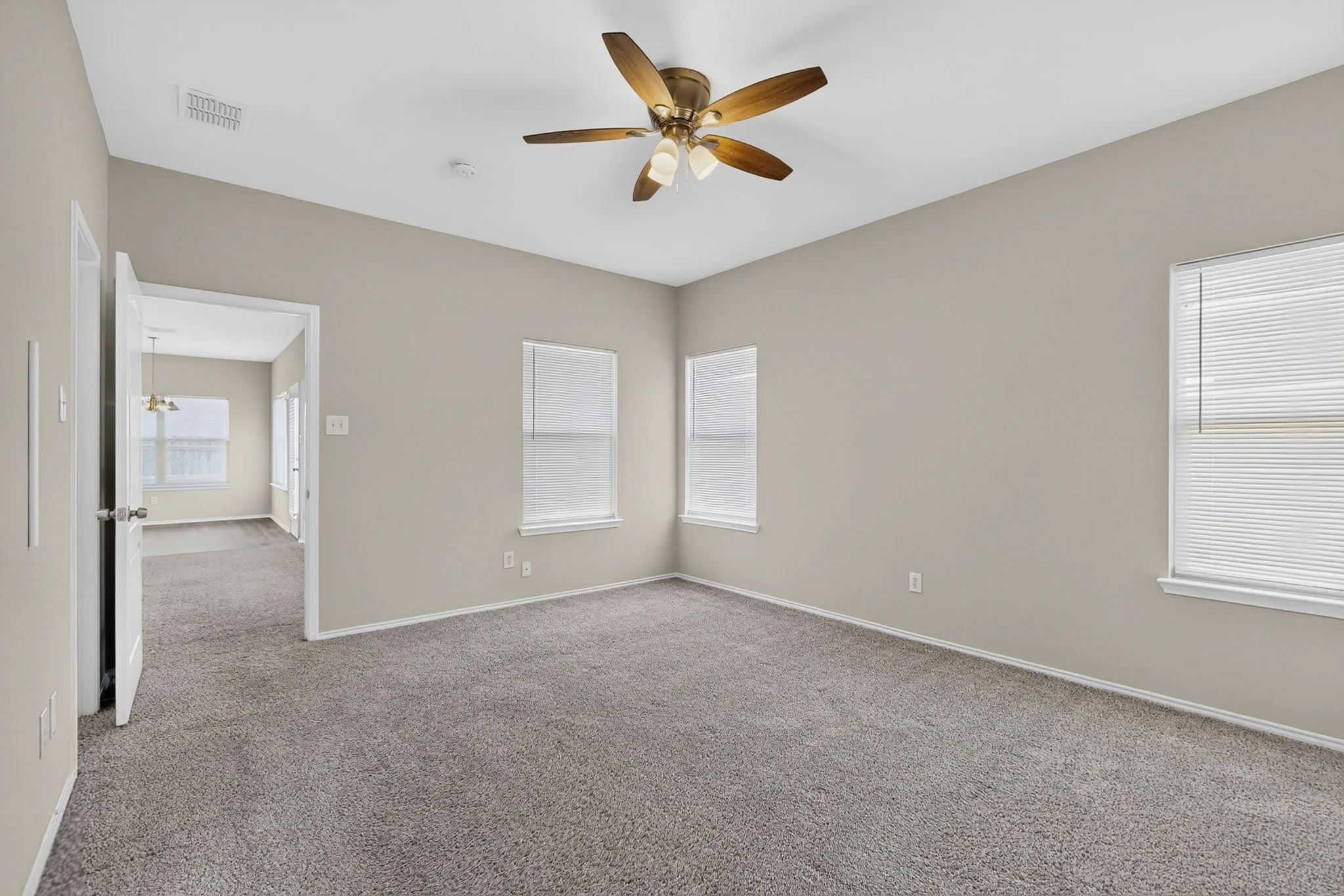 Single Family Residence For Sale in Tarrant County , 710 Bowie Lane, Mansfield, Texas 76063, 3 Bedroom, 2 Bathroom, 2 Garage spaces, 2,132 Sqft, built in 2001, mls#21338356, Real Estate Agent in Mansfield, Homes For Sale in Tarrant county, Homes For Sale in Mansfield, Realtor in Mansfield Texas, Real Estate Brokerage Independent Realty Texas, Luminita Cordes Realtor