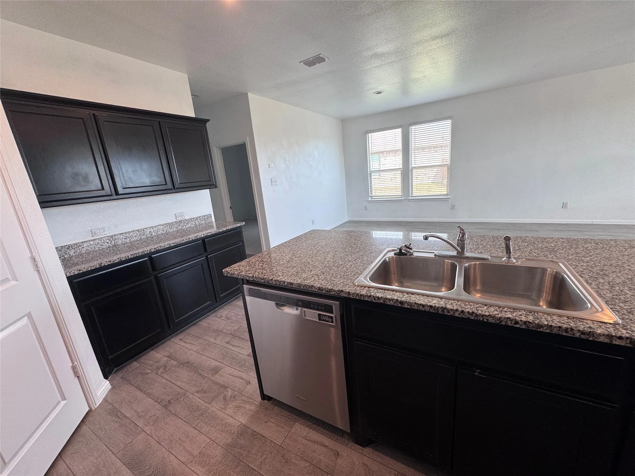 Single Family Residence For Rent in Tarrant County , 9312 Red Brush Trail, Fort Worth, Texas 76131, 5 Bedroom, 2 Bathroom, 2 Garage spaces, 2,146 Sqft, built in 2022, mls#21338370, Real Estate Agent in Fort Worth, Homes For Rent in Tarrant county, Homes For Rent in Fort Worth, Realtor in Fort Worth Texas, Real Estate Brokerage Independent Realty Texas, Luminita Cordes Realtor