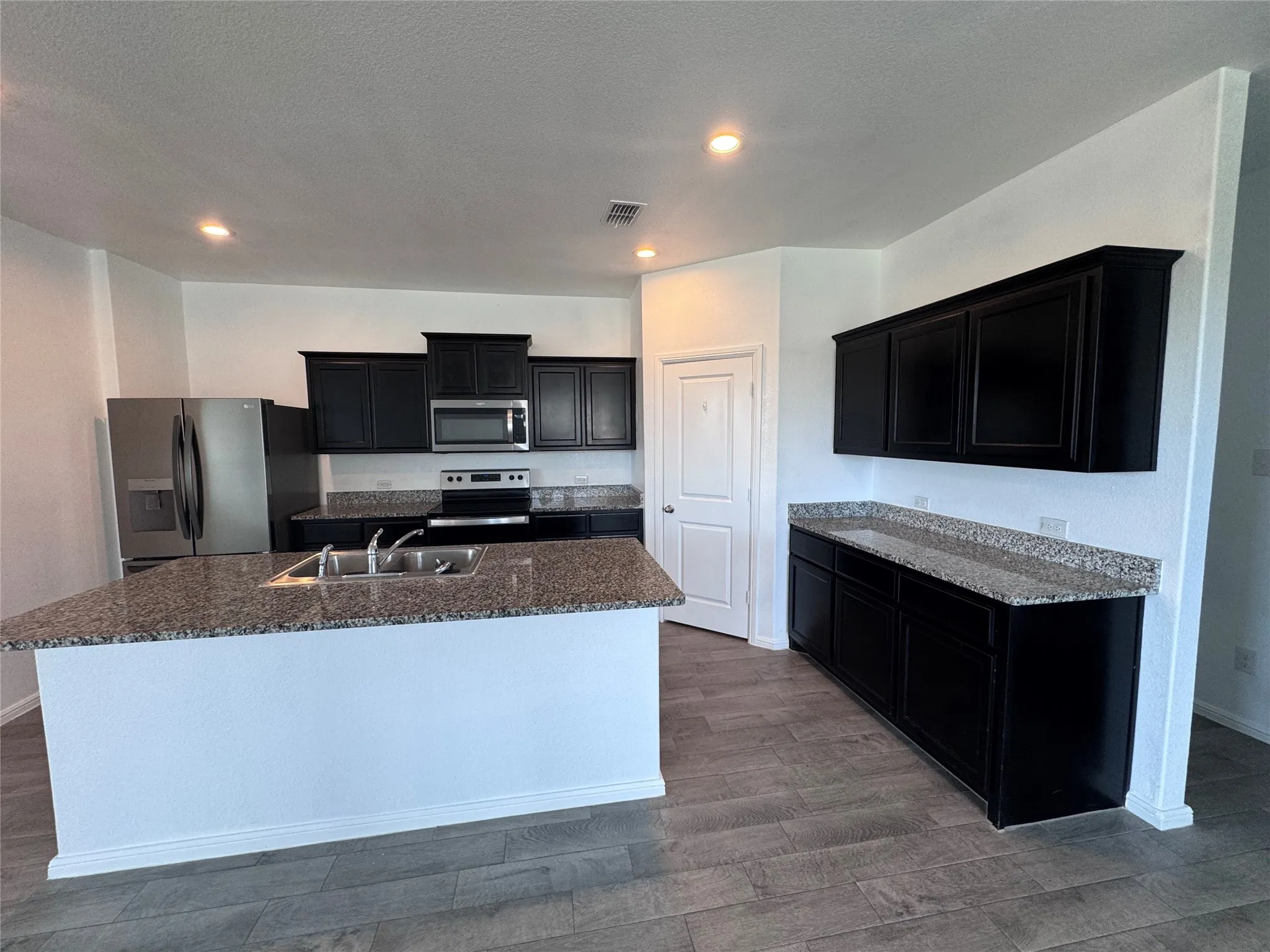 Single Family Residence For Rent in Tarrant County , 9312 Red Brush Trail, Fort Worth, Texas 76131, 5 Bedroom, 2 Bathroom, 2 Garage spaces, 2,146 Sqft, built in 2022, mls#21338370, Real Estate Agent in Fort Worth, Homes For Rent in Tarrant county, Homes For Rent in Fort Worth, Realtor in Fort Worth Texas, Real Estate Brokerage Independent Realty Texas, Luminita Cordes Realtor