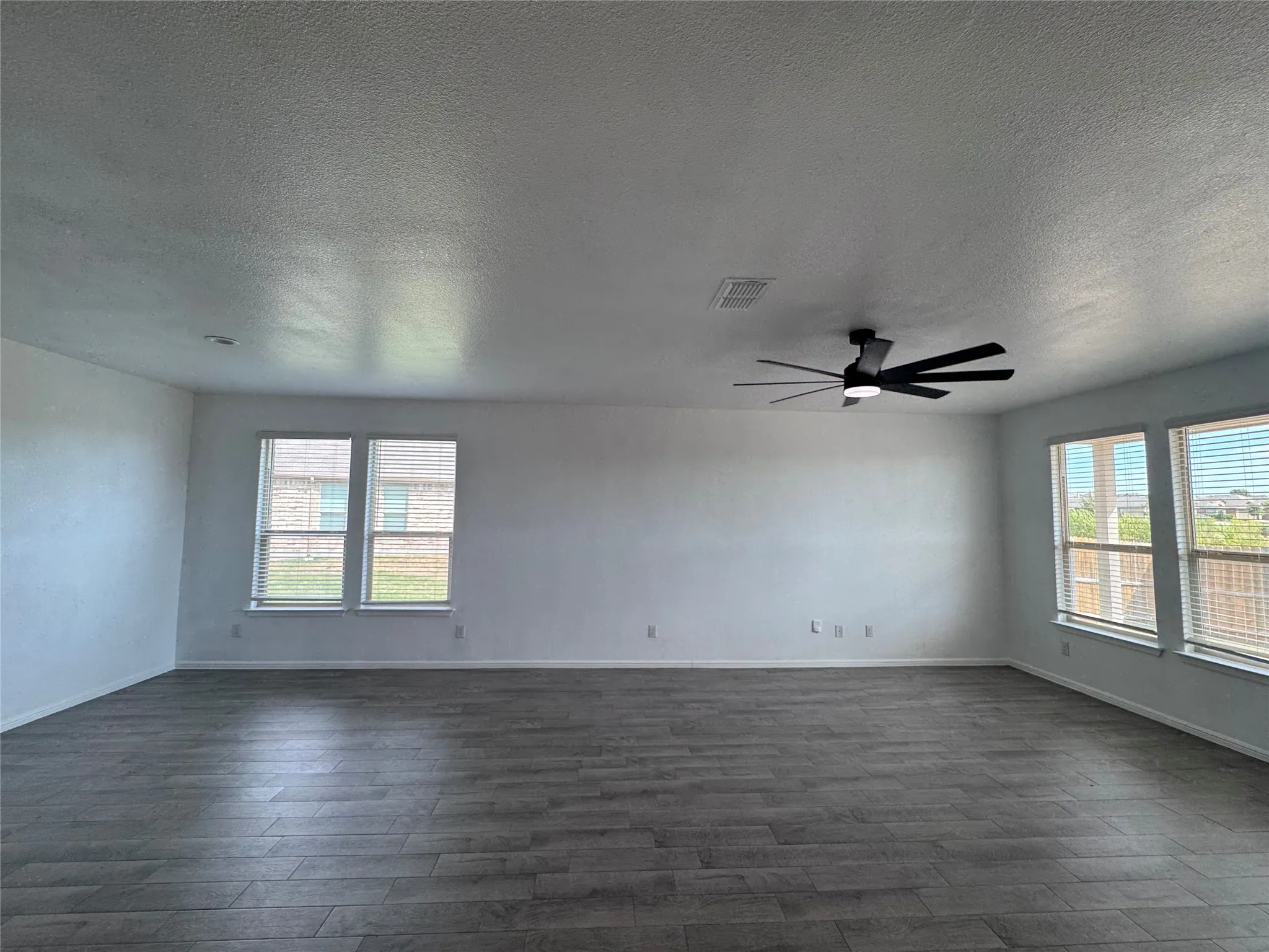Single Family Residence For Rent in Tarrant County , 9312 Red Brush Trail, Fort Worth, Texas 76131, 5 Bedroom, 2 Bathroom, 2 Garage spaces, 2,146 Sqft, built in 2022, mls#21338370, Real Estate Agent in Fort Worth, Homes For Rent in Tarrant county, Homes For Rent in Fort Worth, Realtor in Fort Worth Texas, Real Estate Brokerage Independent Realty Texas, Luminita Cordes Realtor