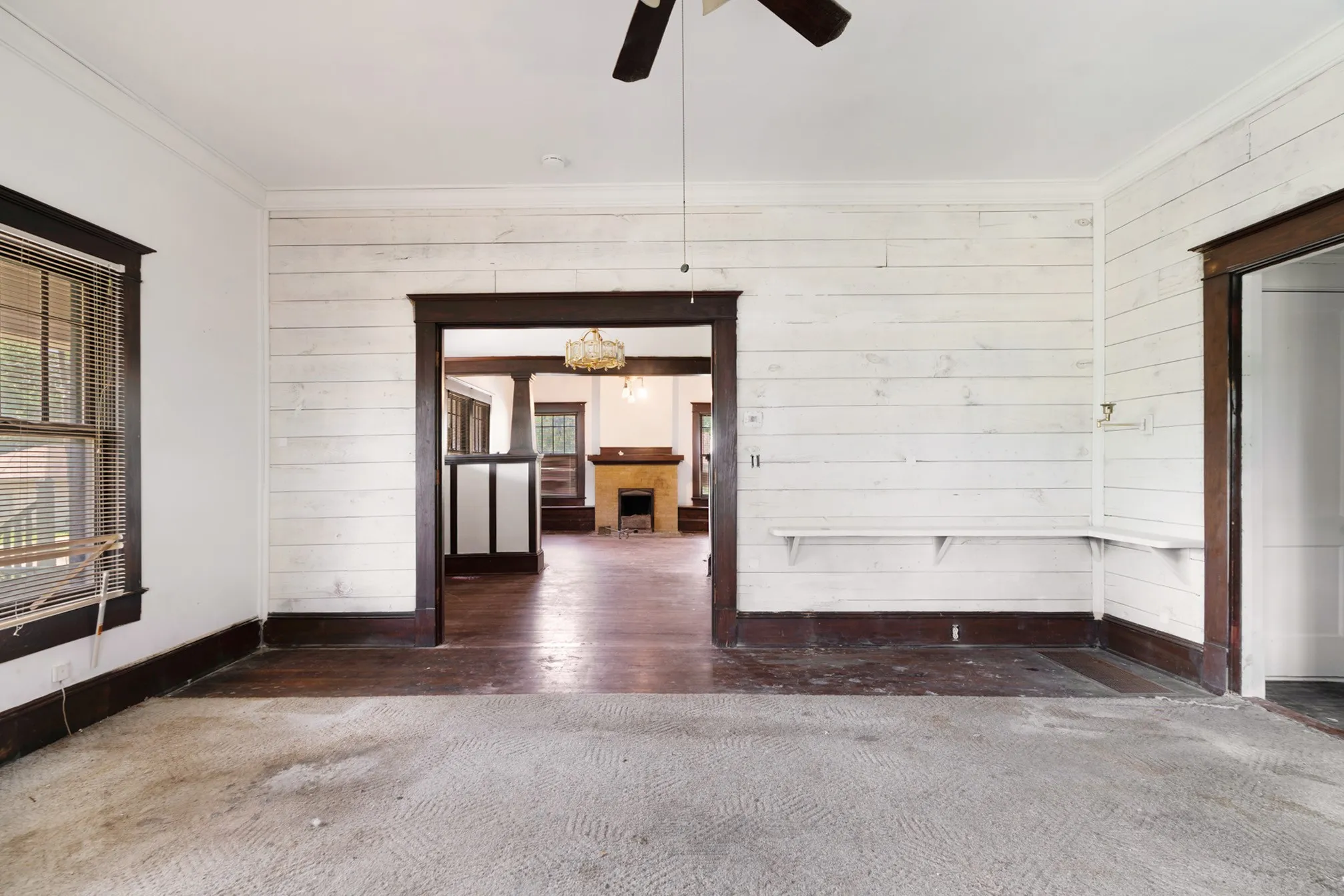 Single Family Residence For Sale in Lamar County , 903 4th Street SW, Paris, Texas 75460, 4 Bedrooms, 2 Bathrooms, Garage spaces, 3,232 Sqft, built in 1900, Price $129,800, mls#21338443, Real Estate Agent in Paris, Homes For Sale in Lamar county, Homes For Sale in Paris, Realtor in Paris Texas, Real Estate Brokerage Independent Realty Texas, Luminita Cordes Realtor