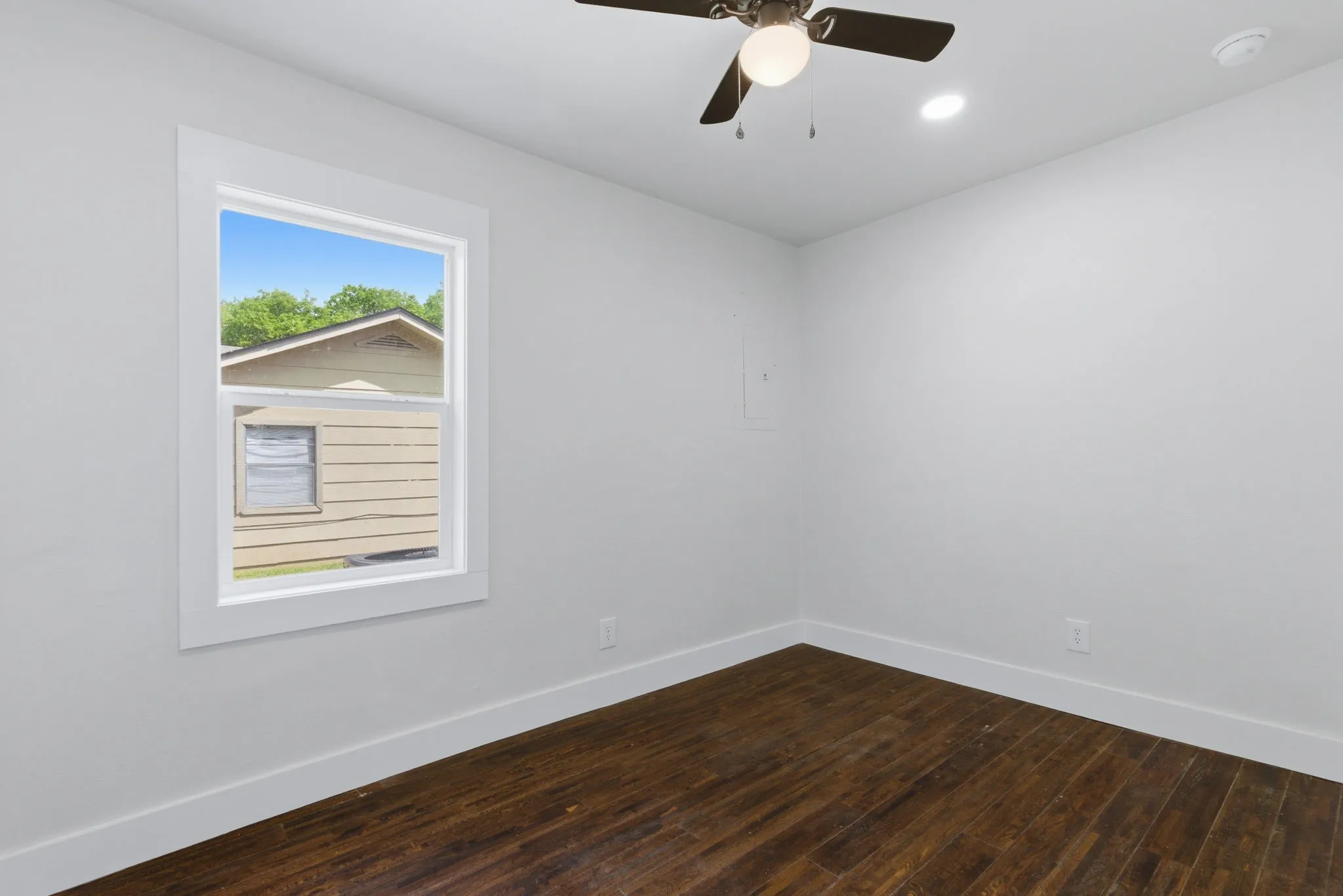 Single Family Residence For Sale in Tarrant County , 8816 Spaugh Court, White Settlement, Texas 76108, 3 Bedrooms, 2 Bathrooms, Garage spaces, 950 Sqft, built in 1955, Price $220,000, mls#21337117, Real Estate Agent in White Settlement, Homes For Sale in Tarrant county, Homes For Sale in White Settlement, Realtor in White Settlement Texas, Real Estate Brokerage Independent Realty Texas, Luminita Cordes Realtor