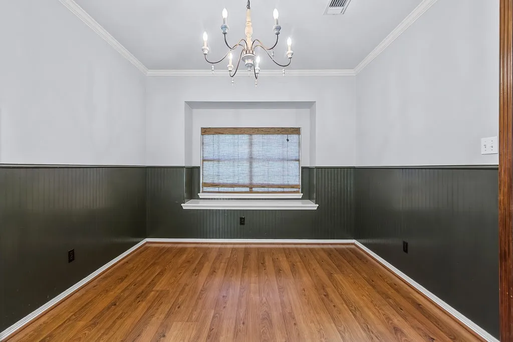 Single Family Residence For Sale in Johnson County , 613 Forest Edge Street, Burleson, Texas 76028, 3 Bedroom, 3 Bathroom, 2 Garage spaces, 1,993 Sqft, built in 1996, mls#21337149, Real Estate Agent in Burleson, Homes For Sale in Johnson county, Homes For Sale in Burleson, Realtor in Burleson Texas, Real Estate Brokerage Independent Realty Texas, Luminita Cordes Realtor
