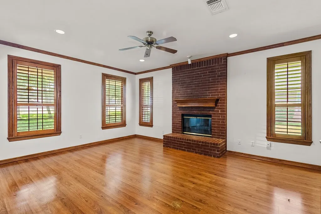 Single Family Residence For Sale in Johnson County , 613 Forest Edge Street, Burleson, Texas 76028, 3 Bedroom, 3 Bathroom, 2 Garage spaces, 1,993 Sqft, built in 1996, mls#21337149, Real Estate Agent in Burleson, Homes For Sale in Johnson county, Homes For Sale in Burleson, Realtor in Burleson Texas, Real Estate Brokerage Independent Realty Texas, Luminita Cordes Realtor