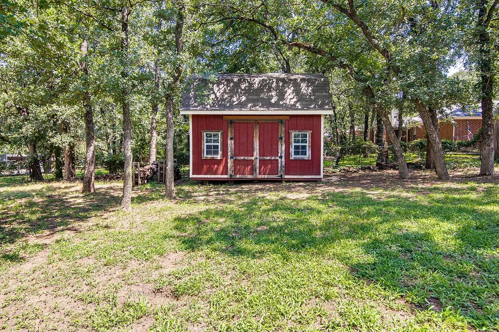Single Family Residence For Sale in Johnson County , 613 Forest Edge Street, Burleson, Texas 76028, 3 Bedroom, 3 Bathroom, 2 Garage spaces, 1,993 Sqft, built in 1996, mls#21337149, Real Estate Agent in Burleson, Homes For Sale in Johnson county, Homes For Sale in Burleson, Realtor in Burleson Texas, Real Estate Brokerage Independent Realty Texas, Luminita Cordes Realtor