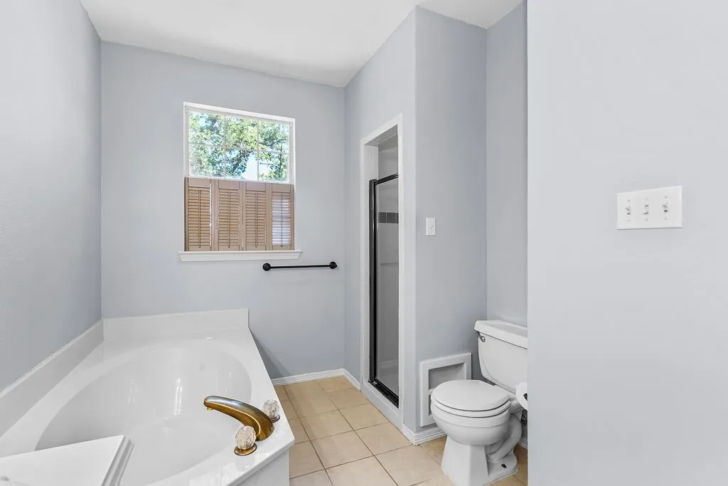 Single Family Residence For Sale in Johnson County , 613 Forest Edge Street, Burleson, Texas 76028, 3 Bedroom, 3 Bathroom, 2 Garage spaces, 1,993 Sqft, built in 1996, mls#21337149, Real Estate Agent in Burleson, Homes For Sale in Johnson county, Homes For Sale in Burleson, Realtor in Burleson Texas, Real Estate Brokerage Independent Realty Texas, Luminita Cordes Realtor