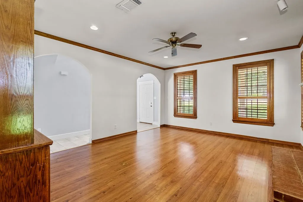 Single Family Residence For Sale in Johnson County , 613 Forest Edge Street, Burleson, Texas 76028, 3 Bedroom, 3 Bathroom, 2 Garage spaces, 1,993 Sqft, built in 1996, mls#21337149, Real Estate Agent in Burleson, Homes For Sale in Johnson county, Homes For Sale in Burleson, Realtor in Burleson Texas, Real Estate Brokerage Independent Realty Texas, Luminita Cordes Realtor