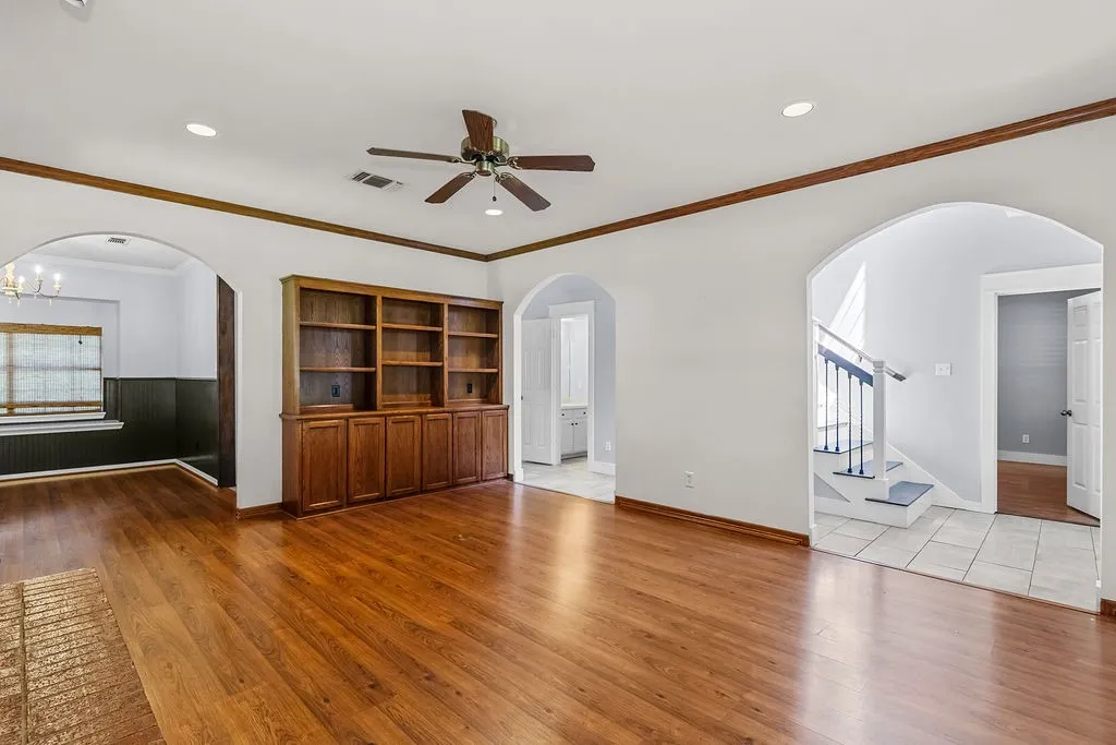 Single Family Residence For Sale in Johnson County , 613 Forest Edge Street, Burleson, Texas 76028, 3 Bedroom, 3 Bathroom, 2 Garage spaces, 1,993 Sqft, built in 1996, mls#21337149, Real Estate Agent in Burleson, Homes For Sale in Johnson county, Homes For Sale in Burleson, Realtor in Burleson Texas, Real Estate Brokerage Independent Realty Texas, Luminita Cordes Realtor